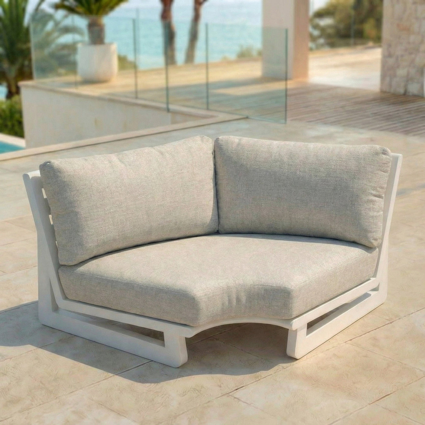 Canapé d'angle de jardin Long Beach de Meublot avec coussins confortables et structure en bois résistante, idéal pour l'extérieur