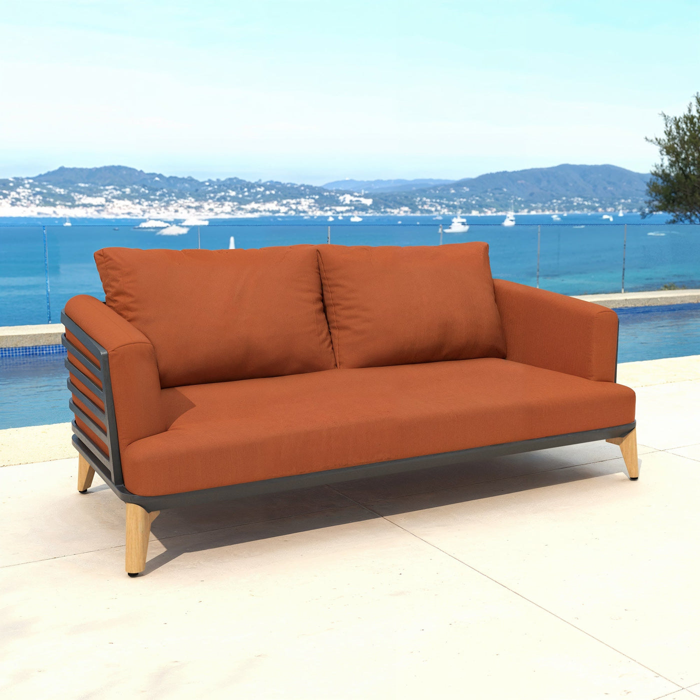 Canapé de jardin 2 places Monte Carlo de Meublot avec coussins rouges et structure anthracite, idéal pour l'extérieur.