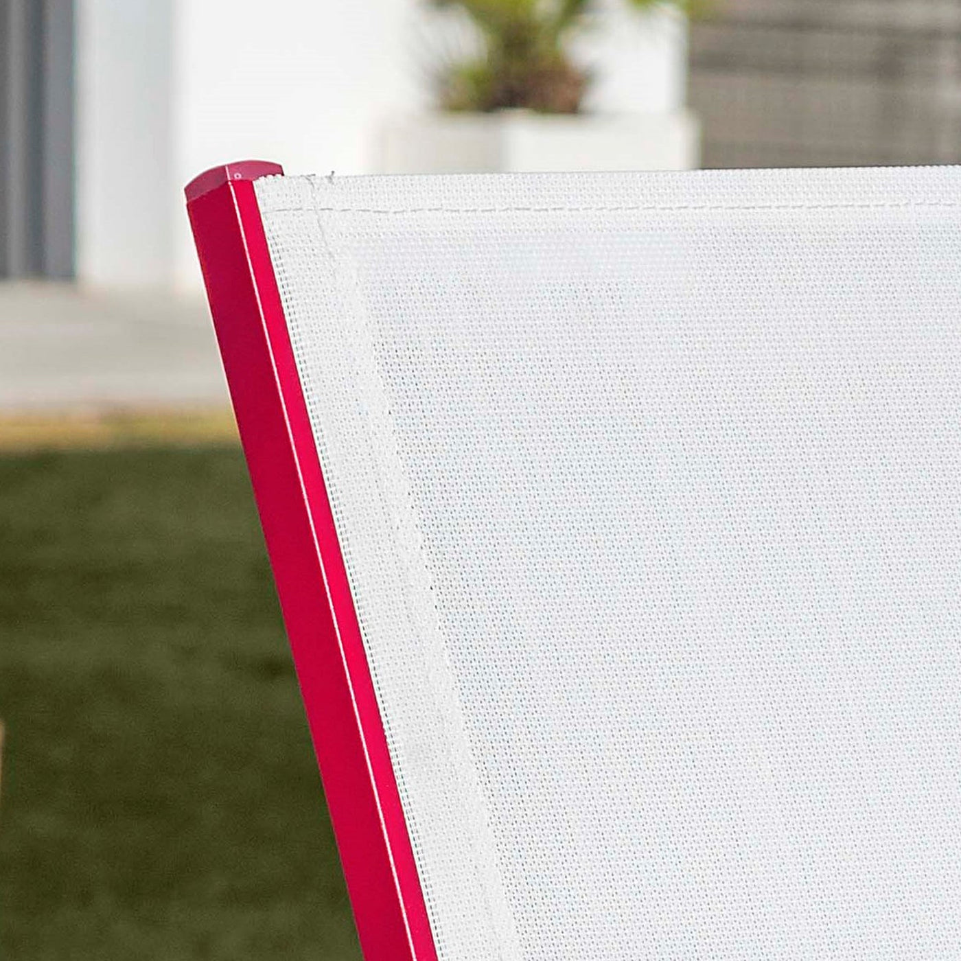 Chaise de jardin empilable Murano en aluminium rouge et blanc, chaise d'extérieur élégante de la marque Meublot.