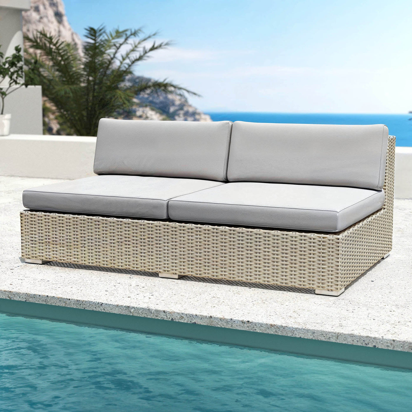 Canapé de jardin 2 places Palma de Meublot, fauteuil gris nuage en tissu résistant pour extérieur.
