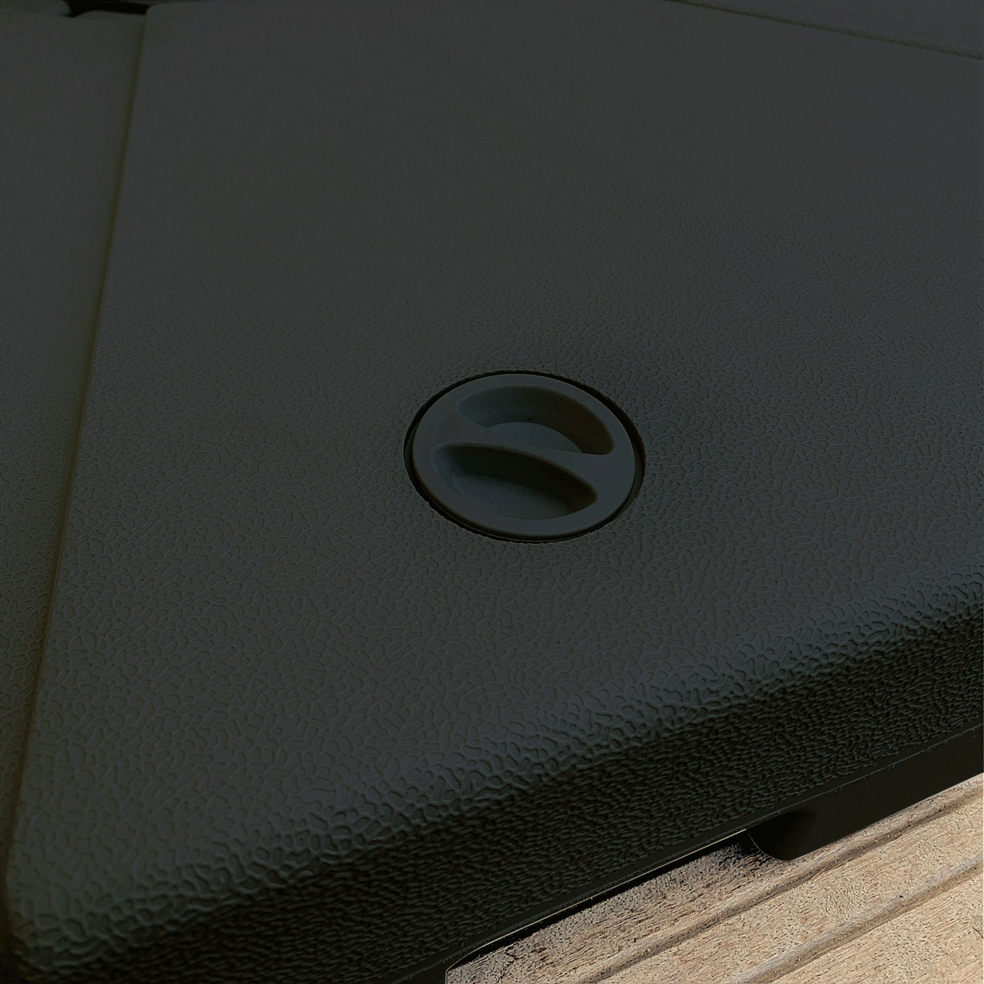 Dalles noires pour parasol 20L, lot de 4, en plastique robuste, adaptées pour stabiliser un parasol extérieur Meublot.