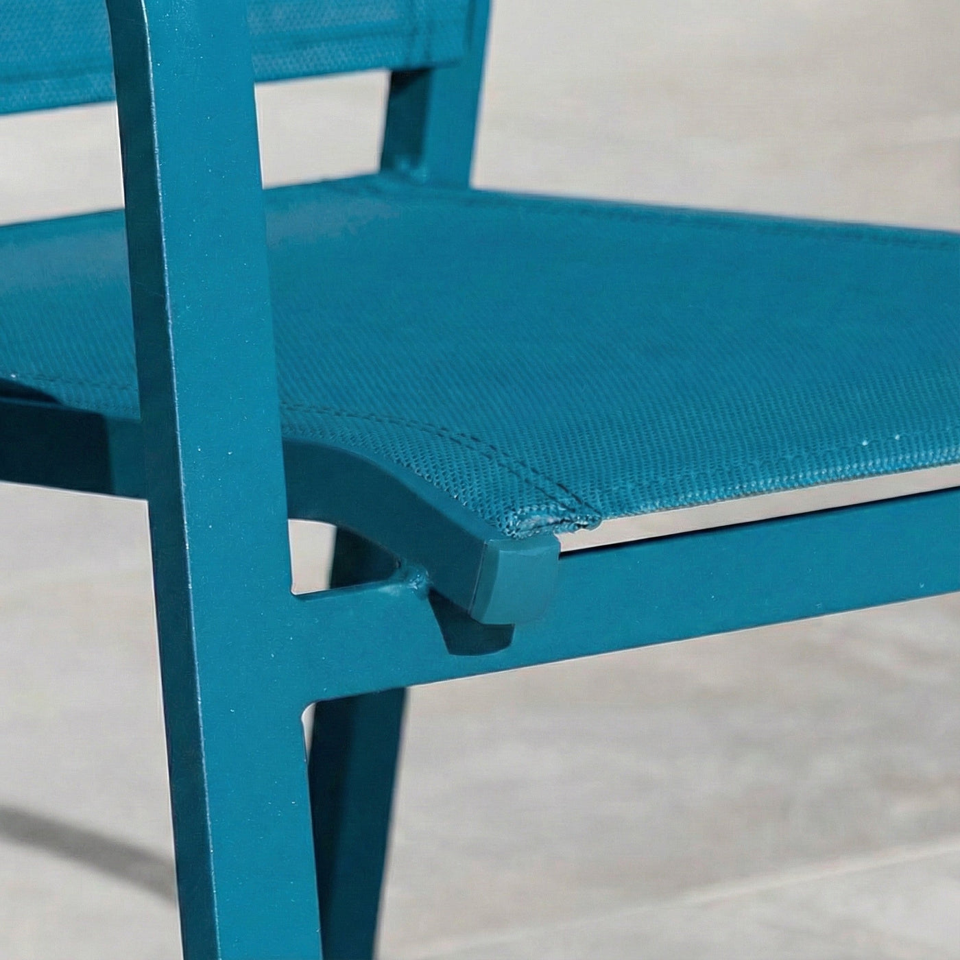 Fauteuil de jardin en aluminium empilable Murano de la marque Meublot, avec cadre léger et design moderne pour extérieur.