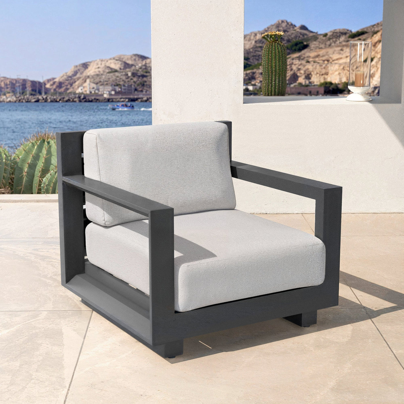Fauteuil de jardin Elba en anthracite et gris nuage, design élégant de la marque Meublot, pour l'extérieur.