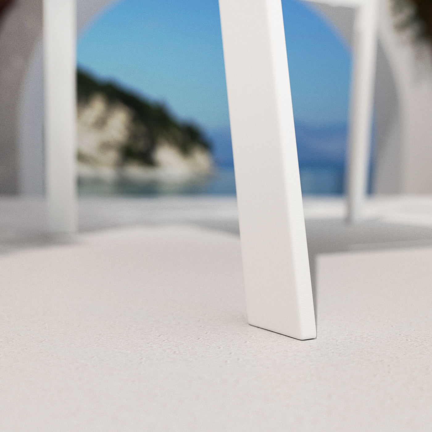 Fauteuil de jardin empilable Portofino de Meublot avec pieds blancs en métal, design moderne et confortable pour l’extérieur.