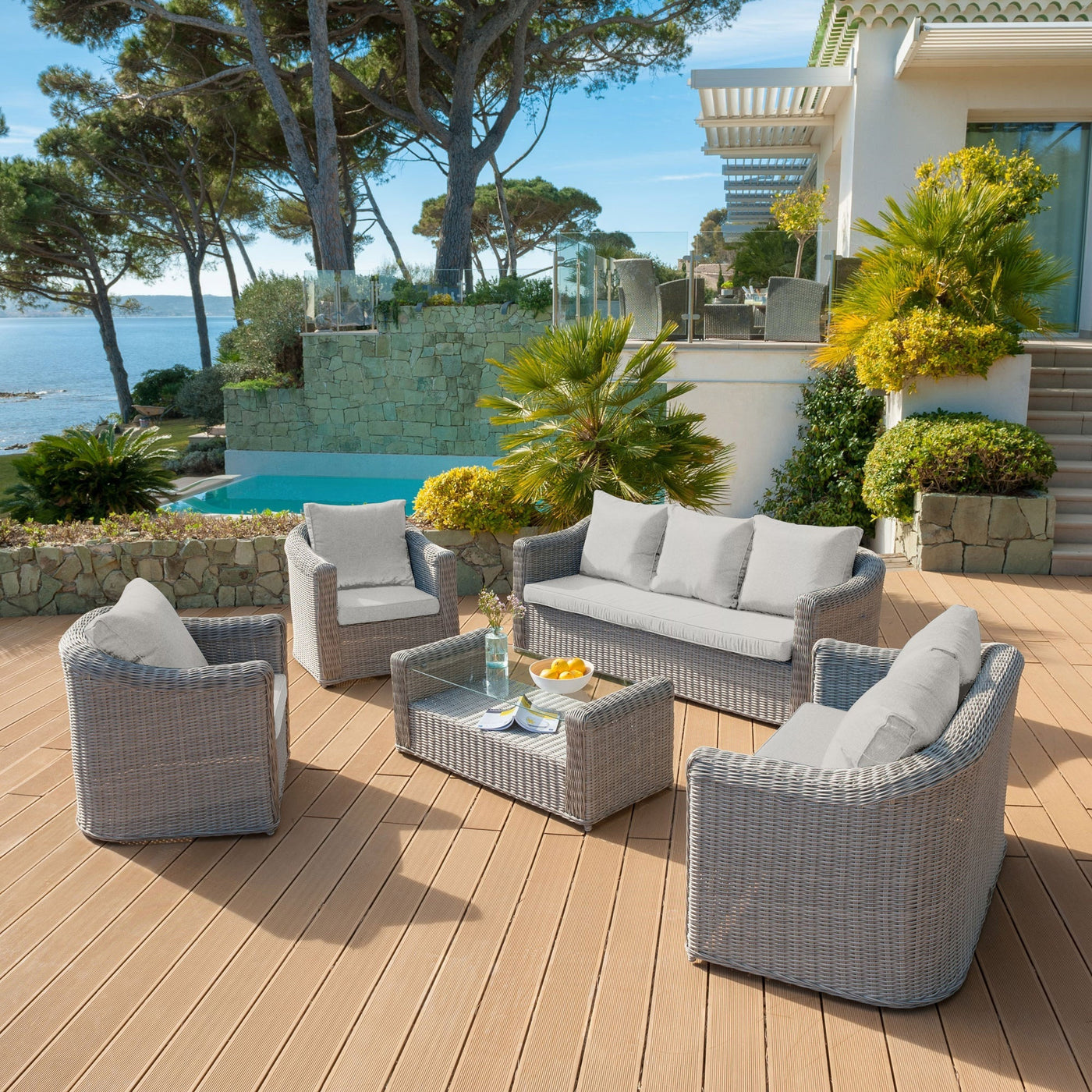 Housse de coussin taupe pour salon de jardin Calvi 4 places, compatible avec fauteuils et canapés, marque Meublot.