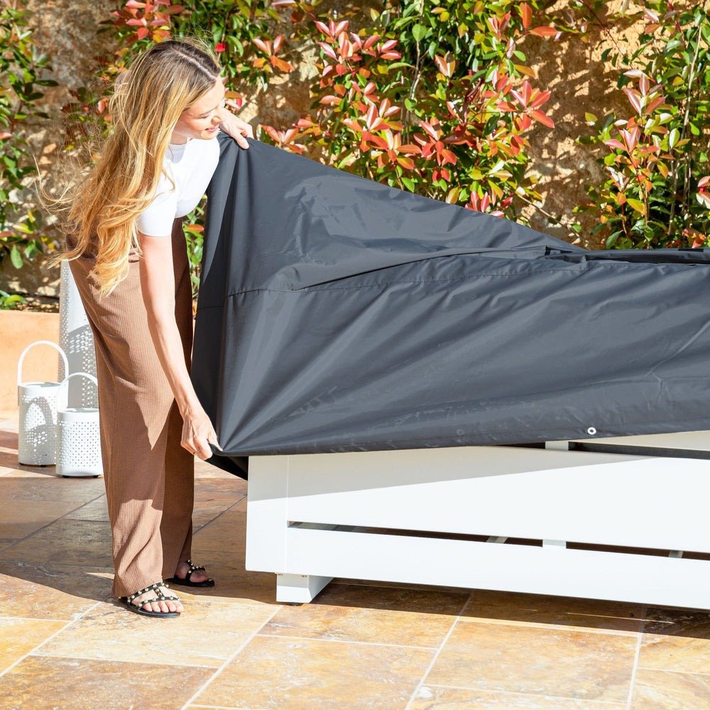 Housse de protection imperméable pour salon de jardin Meublot, résistant aux intempéries et adaptée aux meubles extérieurs.