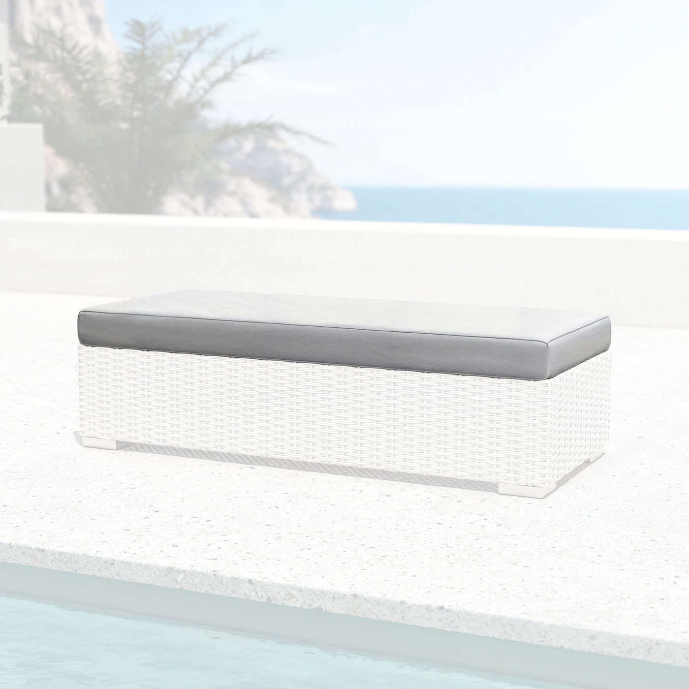 Housse de coussin pour banquette 2 places Palma, tissu blanc et gris nuage, par Meublot, décor élégant et confortable.