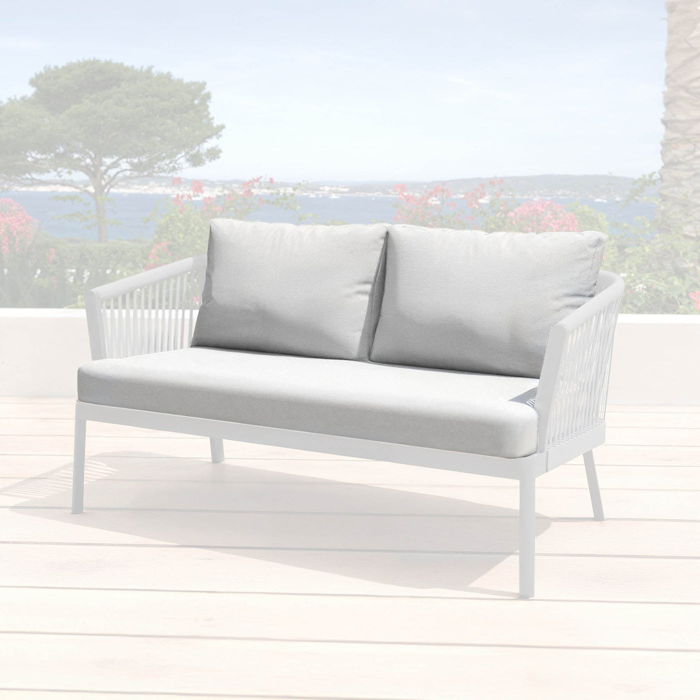 Housse de coussin pour canapé 2 places Amalfi de Meublot, en tissu anthracite gris nage, pour canapé moderne.