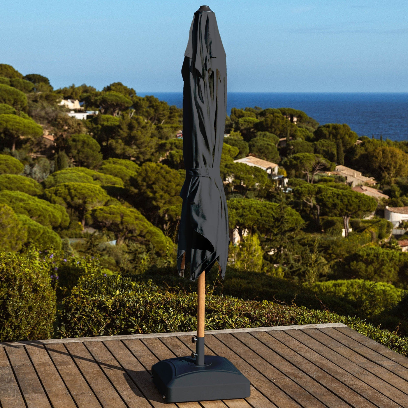 Parasol rond Yucatan en bois blanc de 3,5 m, parasols et voiles d'ombrage, Meublot, vue de face avec toile blanche.