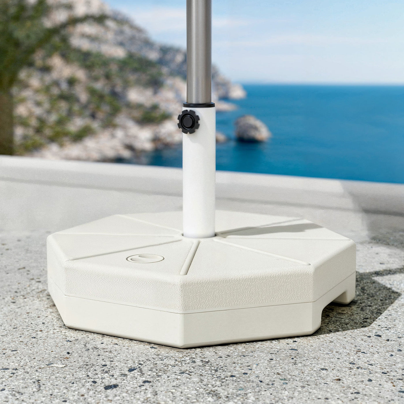 Dalles en béton pour pied de parasol 28L, dimensions 60x60cm, de la marque Meublot, surface en pierre naturelle.