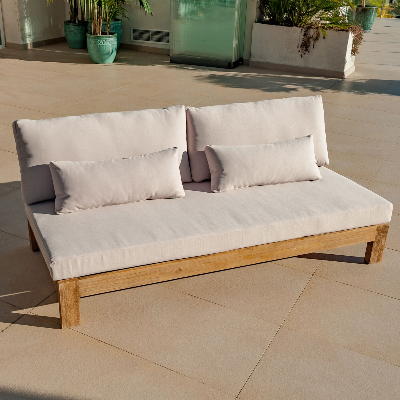 Canapé 2 places du salon de jardin Bornéo de Meublot, mobilier extérieur avec coussins confortables.