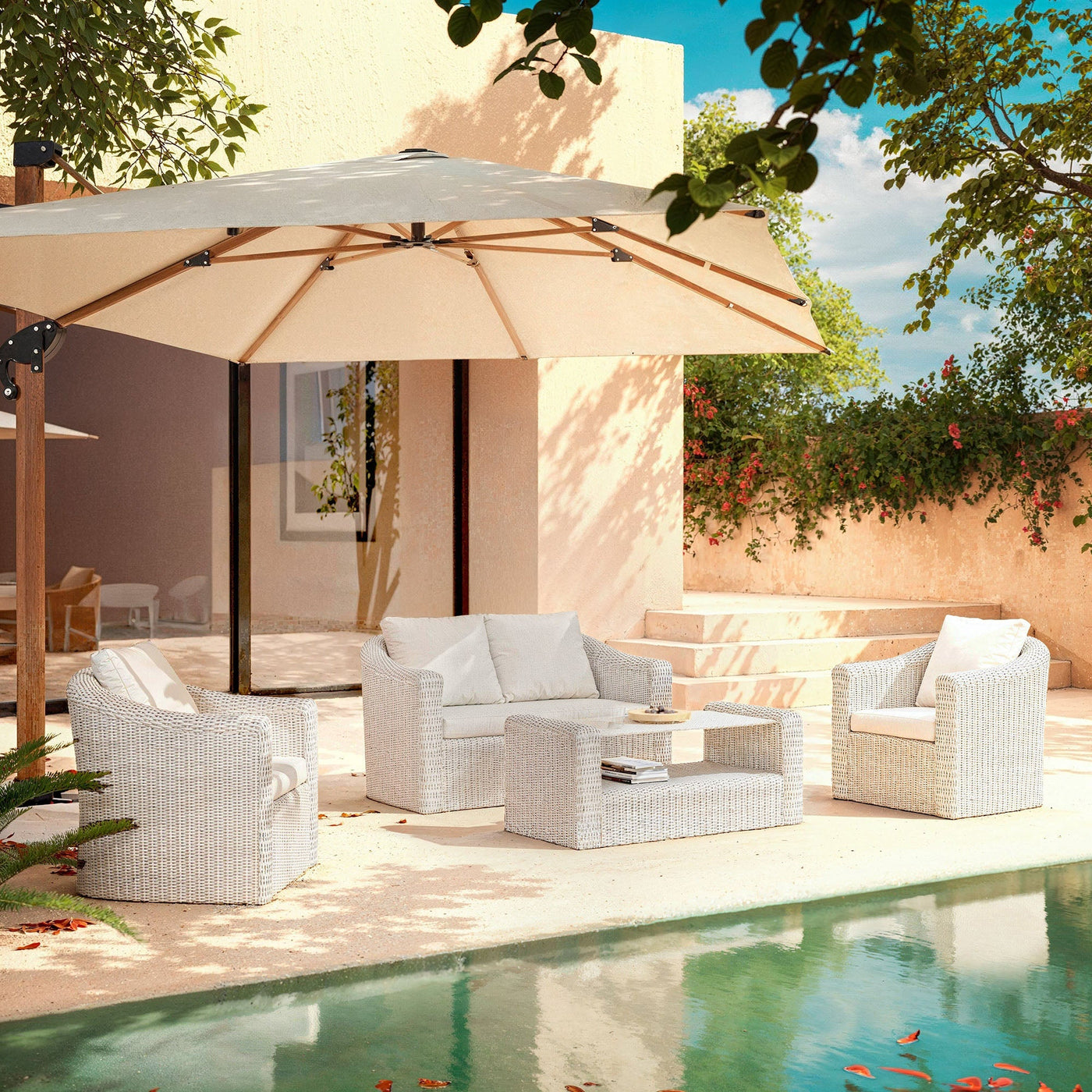 Salon de jardin Calvi 4 places de la marque Meublot, avec table et chaises blanches, idéal pour l'extérieur.