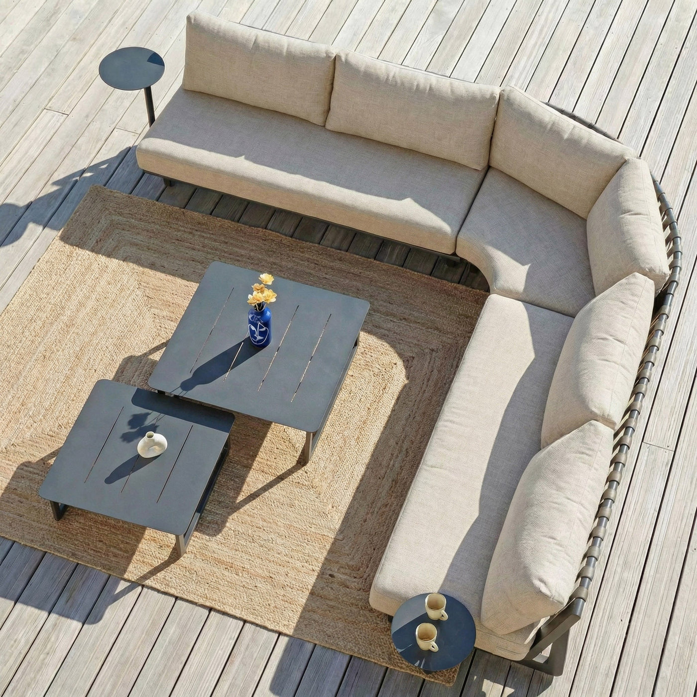 Salon de jardin d'angle Long Beach Meublot, ensemble de 5 places avec coussins, mobilier extérieur élégant et confortable.