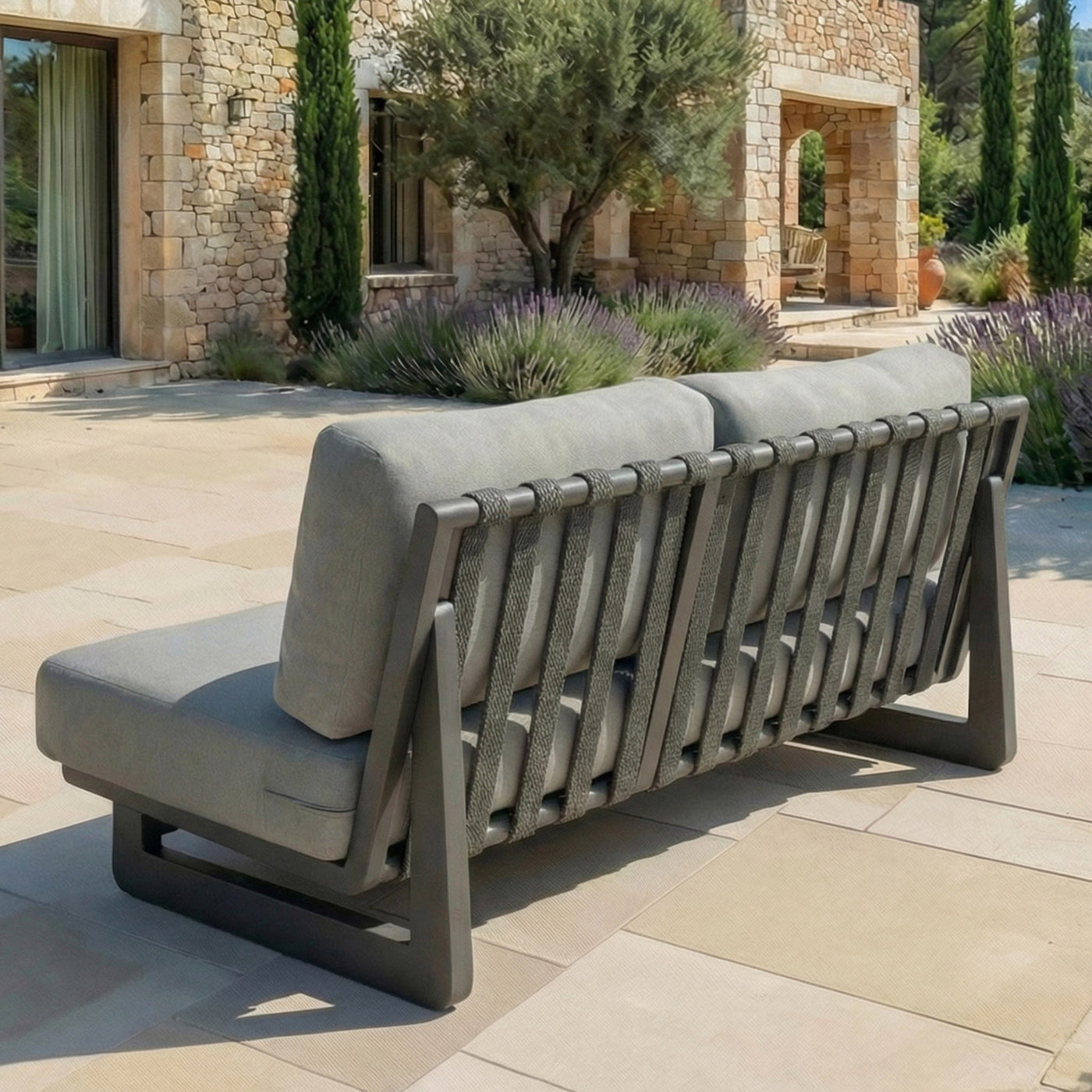 Salon de jardin d'angle Long Beach 5 places de la marque Meublot, ensemble en bois avec coussins confortables.