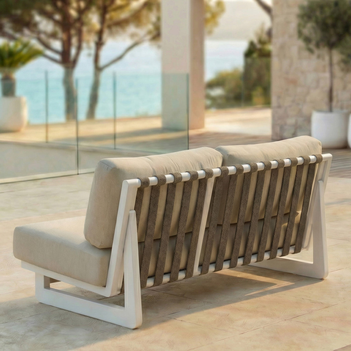 Salon de jardin d'angle Long Beach pour 5 personnes, meuble extérieur en résine tressée, style moderne et confortable.