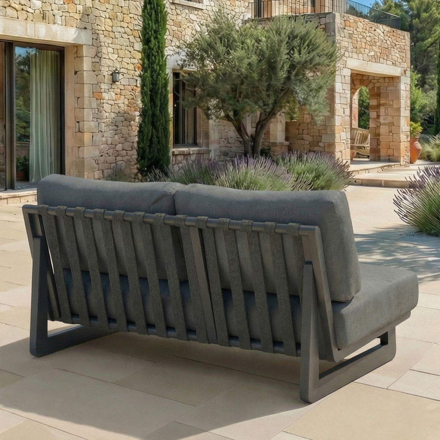 Salon de jardin d'angle Long Beach pour 5 personnes, meuble extérieur Meublot, avec coussins et table en bois.