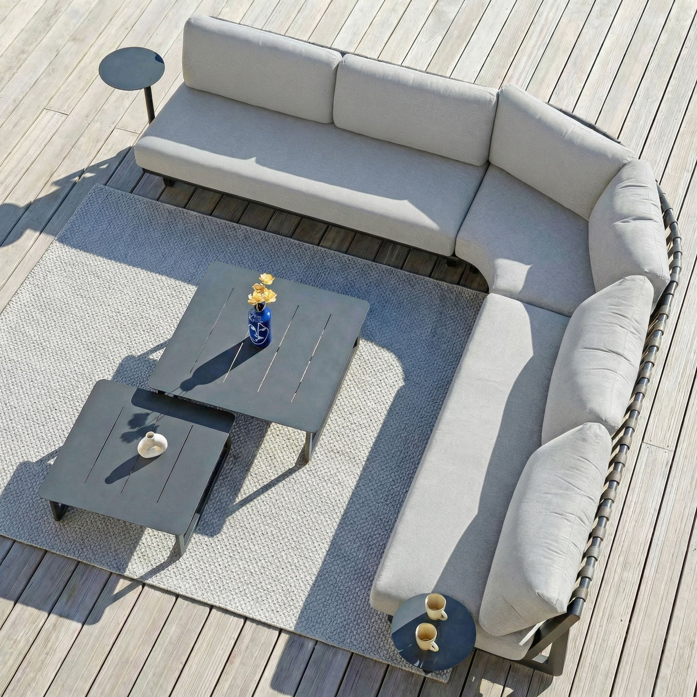 Salon de jardin d'angle Long Beach Meublot avec 5 places, ensemble de mobilier extérieur en bois et tissu résistant.