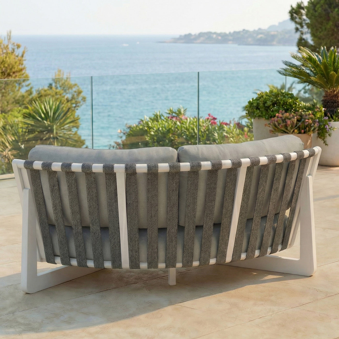 Salon de jardin d'angle Long Beach Meublot pour 5 places avec coussins confortables, en résine tressée, idéal pour extérieur.