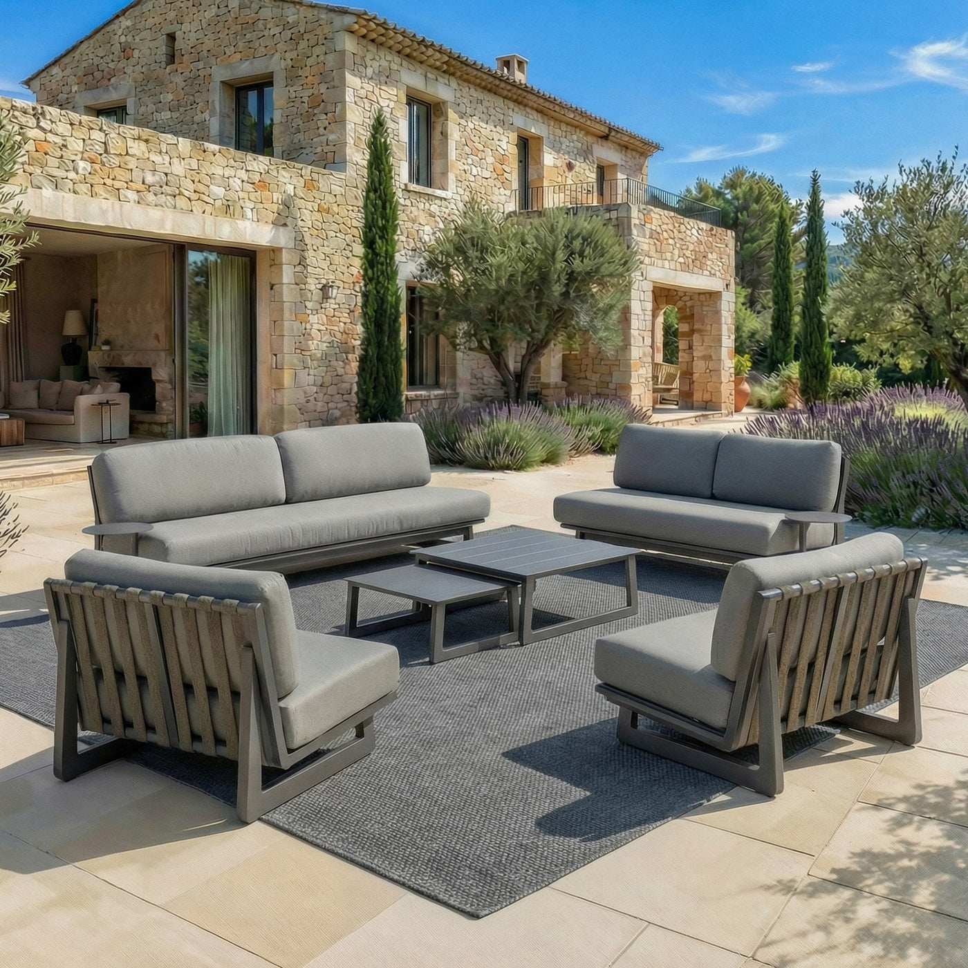 Salon de jardin Long Beach Meublot pour 7 personnes avec table et chaises en bois élégant.