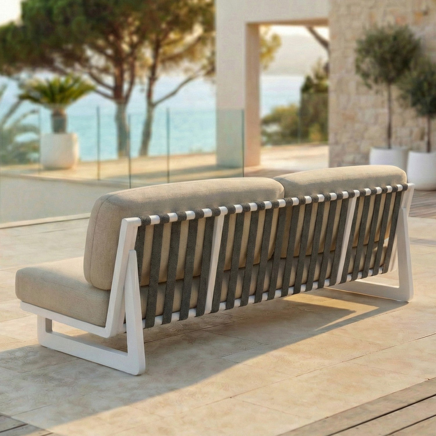 Salon de jardin Long Beach Meublot avec 7 places, ensemble en bois et tissu, table rectangulaire et chaises confortables.