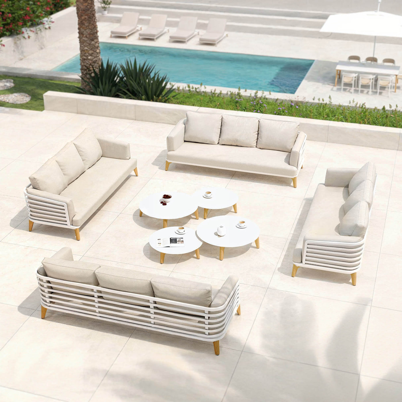 Salon de jardin Monte Carlo 12 places de couleur blanche et beige, ensemble de mobilier extérieur élégant de la marque Meublot.