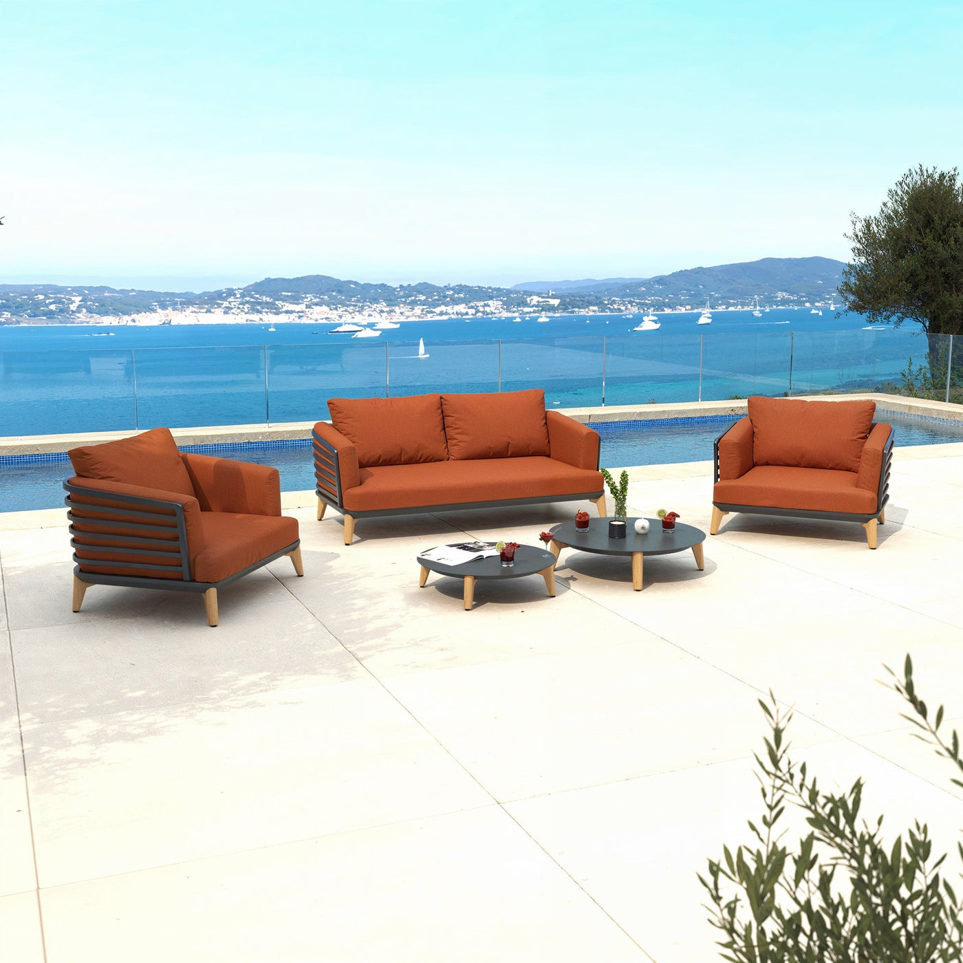 Salon de jardin Monte Carlo 4 places de Meublot avec table et chaises en résine rouge anthracite, idéal pour extérieur.