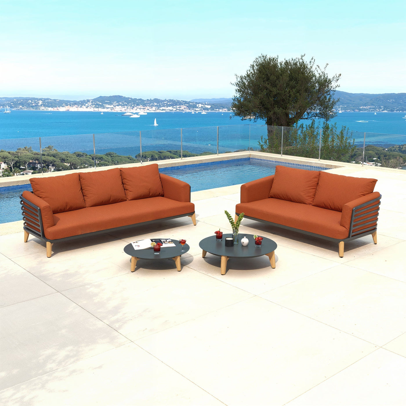 Salon de jardin Monte Carlo 5 places de Meublot avec table et fauteuils en anthracite et rouge.