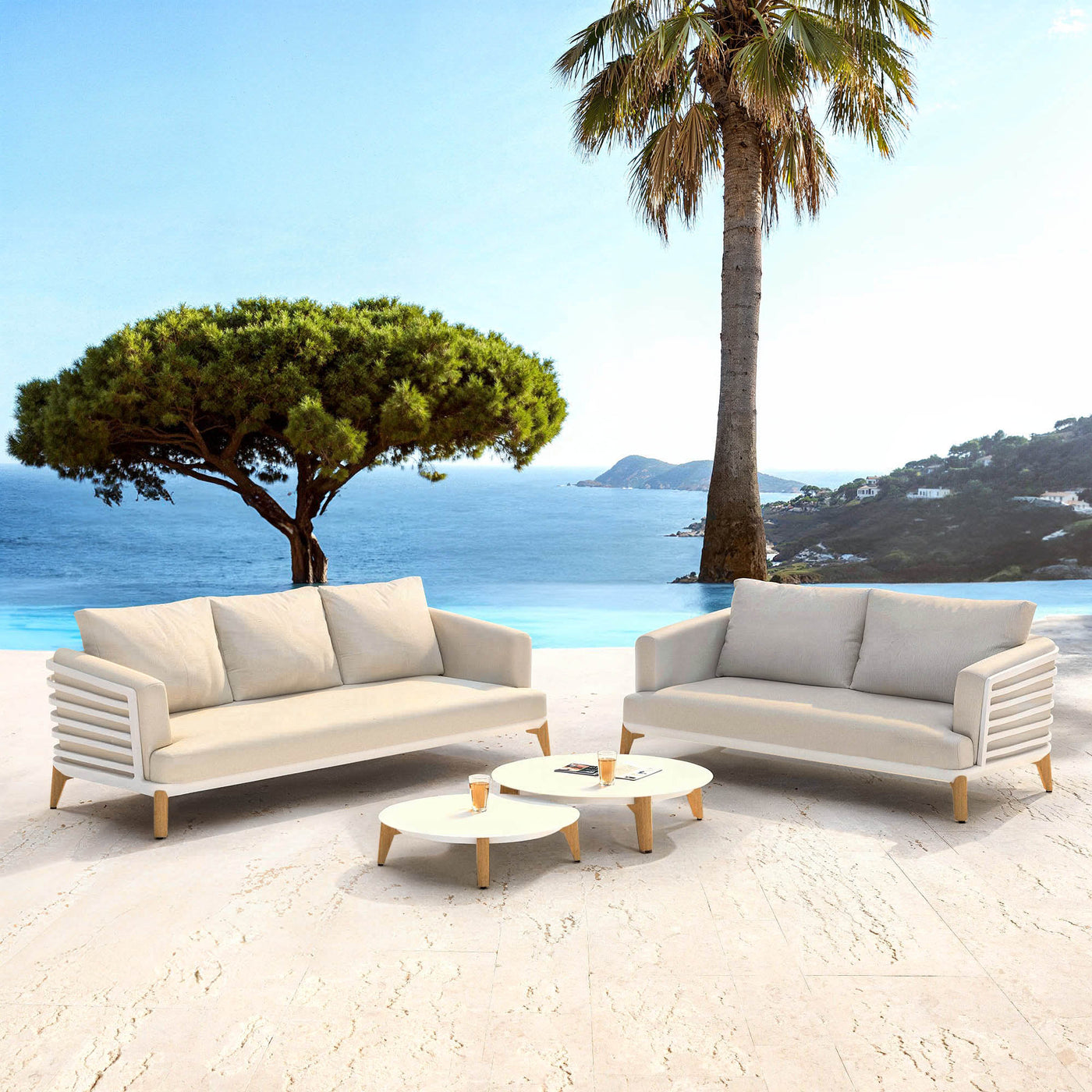 Salon de jardin Monte Carlo 5 places de Meublot, ensemble d'angle avec coussins beige et blanc, mobilier extérieur élégant.