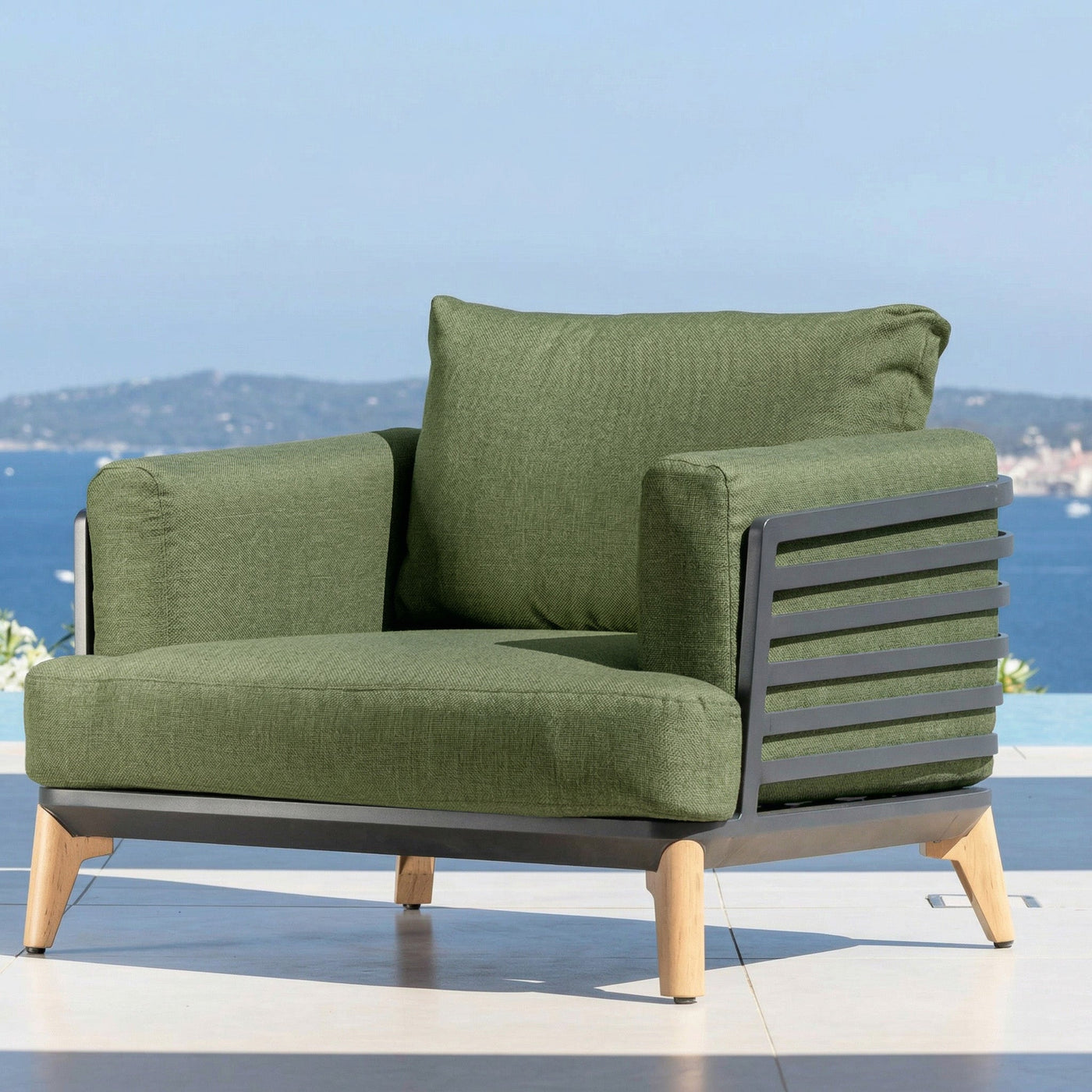 Salon de jardin Monte Carlo Meublot pour 5 personnes avec table et chaises en bois et tissu résistant, idéal pour l'extérieur.