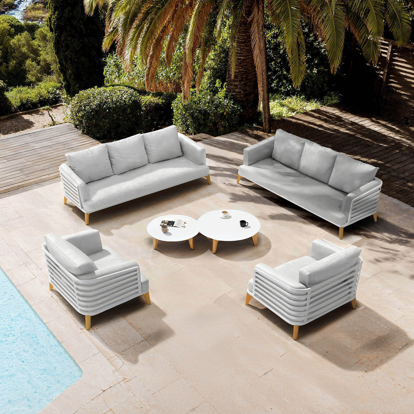 Salon de jardin Monte Carlo 8 places de Meublot avec table blanche et chaises gris nuage, idéal pour l’extérieur.
