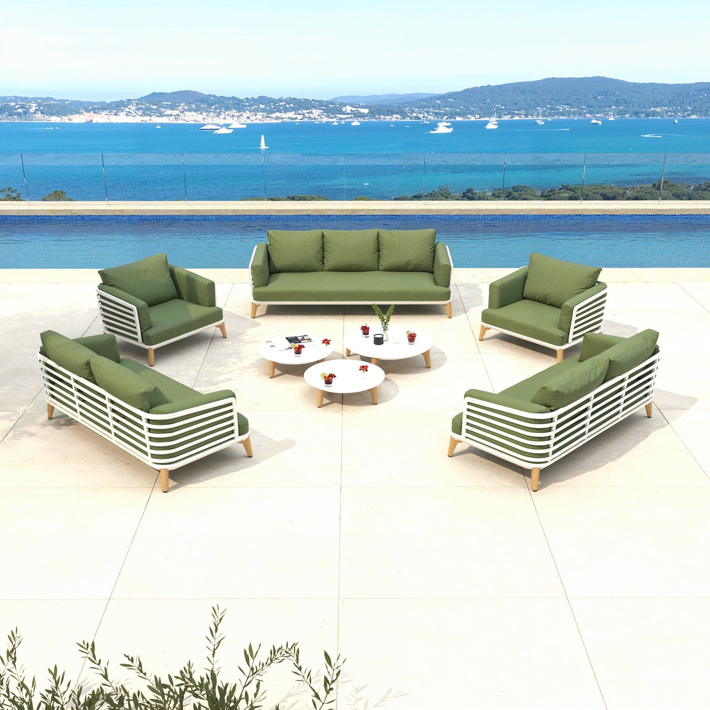 Salon de jardin Monte Carlo Meublot pour 9 personnes avec table blanche et chaises vertes, ensemble extérieur élégant et spacieux.