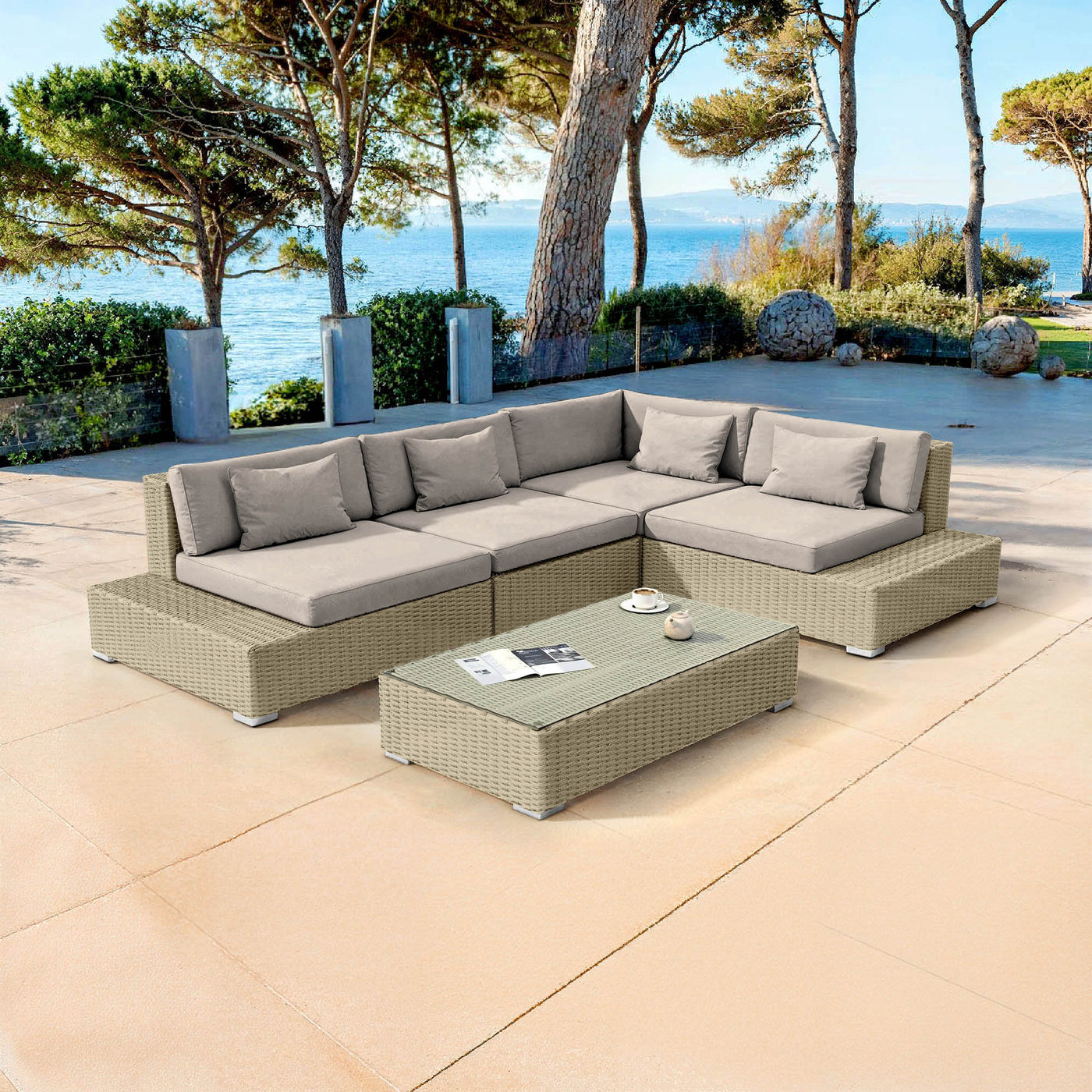 Salon de jardin Palma Meublot pour 5 personnes, ensemble complet en gris taupe avec table et fauteuils confortables.