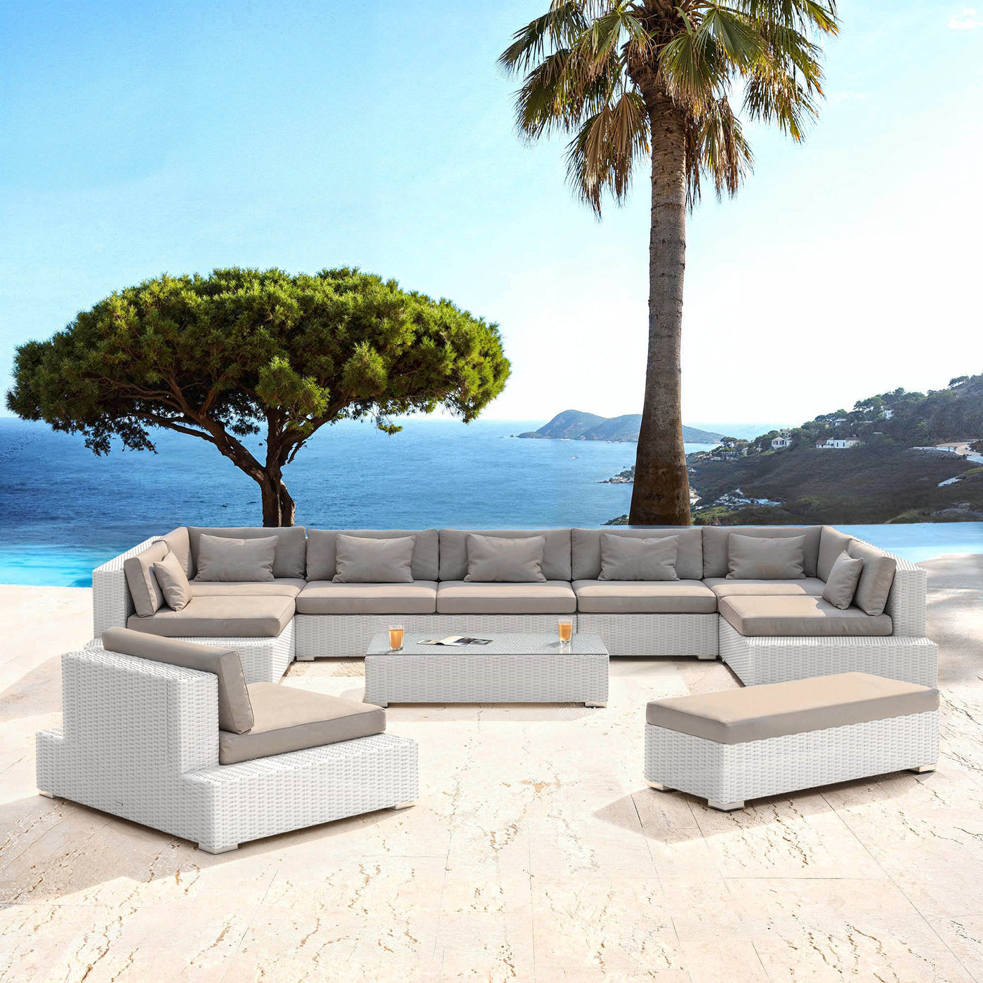 Salon de jardin Palma pour 9 personnes de Meublot, ensemble blanc et taupe avec table et chaises confortables.