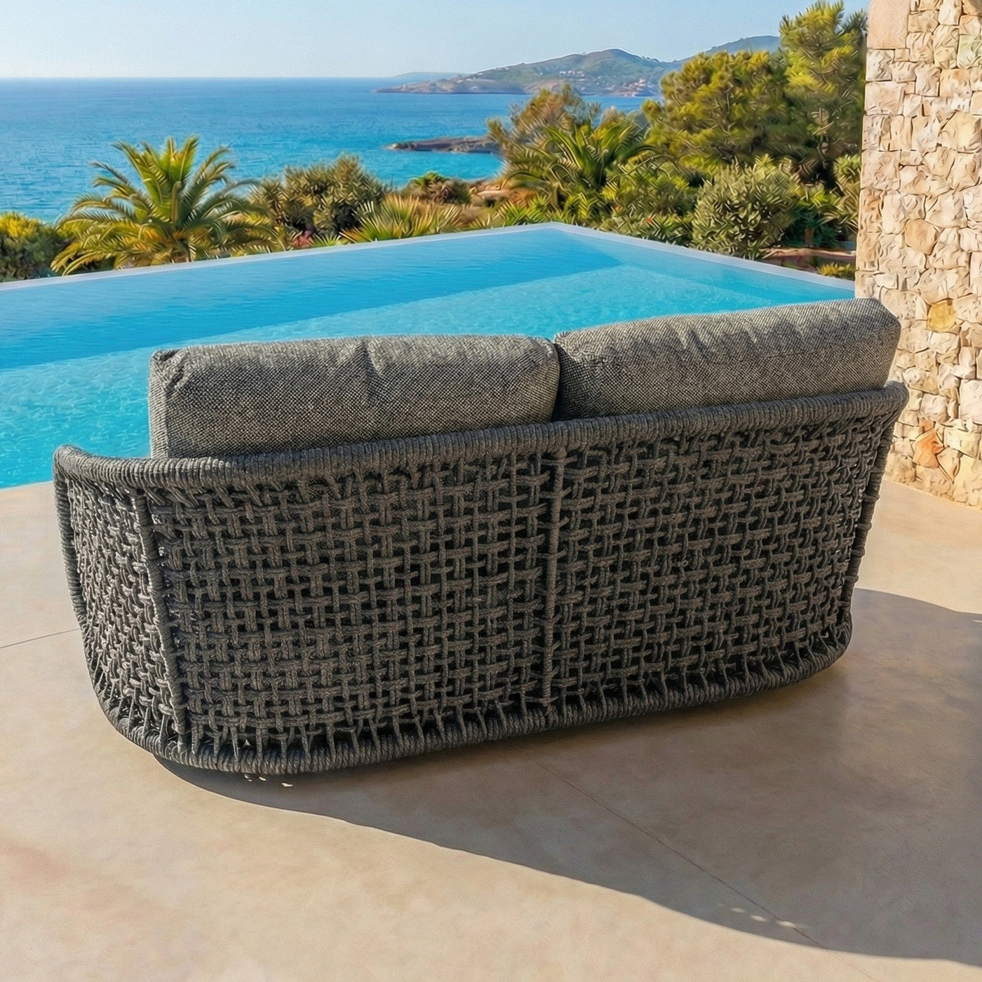 Canapé de jardin Riviera 4 places de la marque Meublot, avec coussins anthracite pour salon de jardin extérieur.