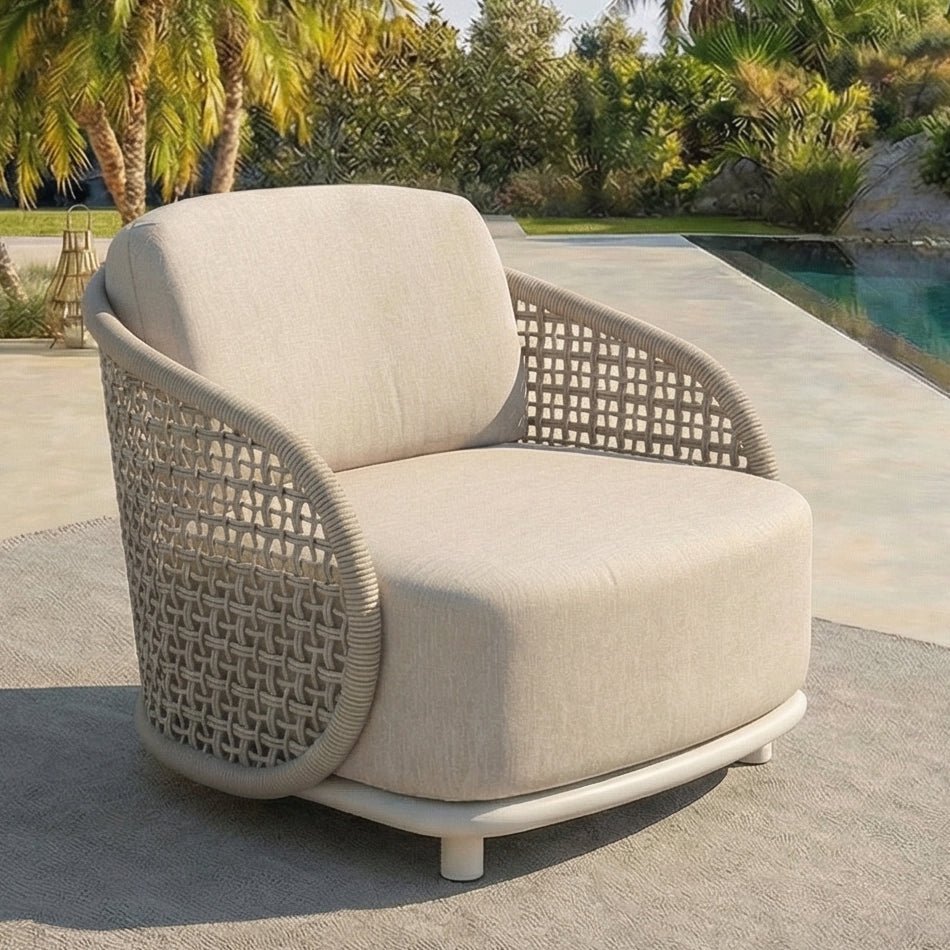 Fauteuil de jardin Riviera blanc de la gamme Meublot, salon de jardin 4 places avec mobilier extérieur élégant et confortable.