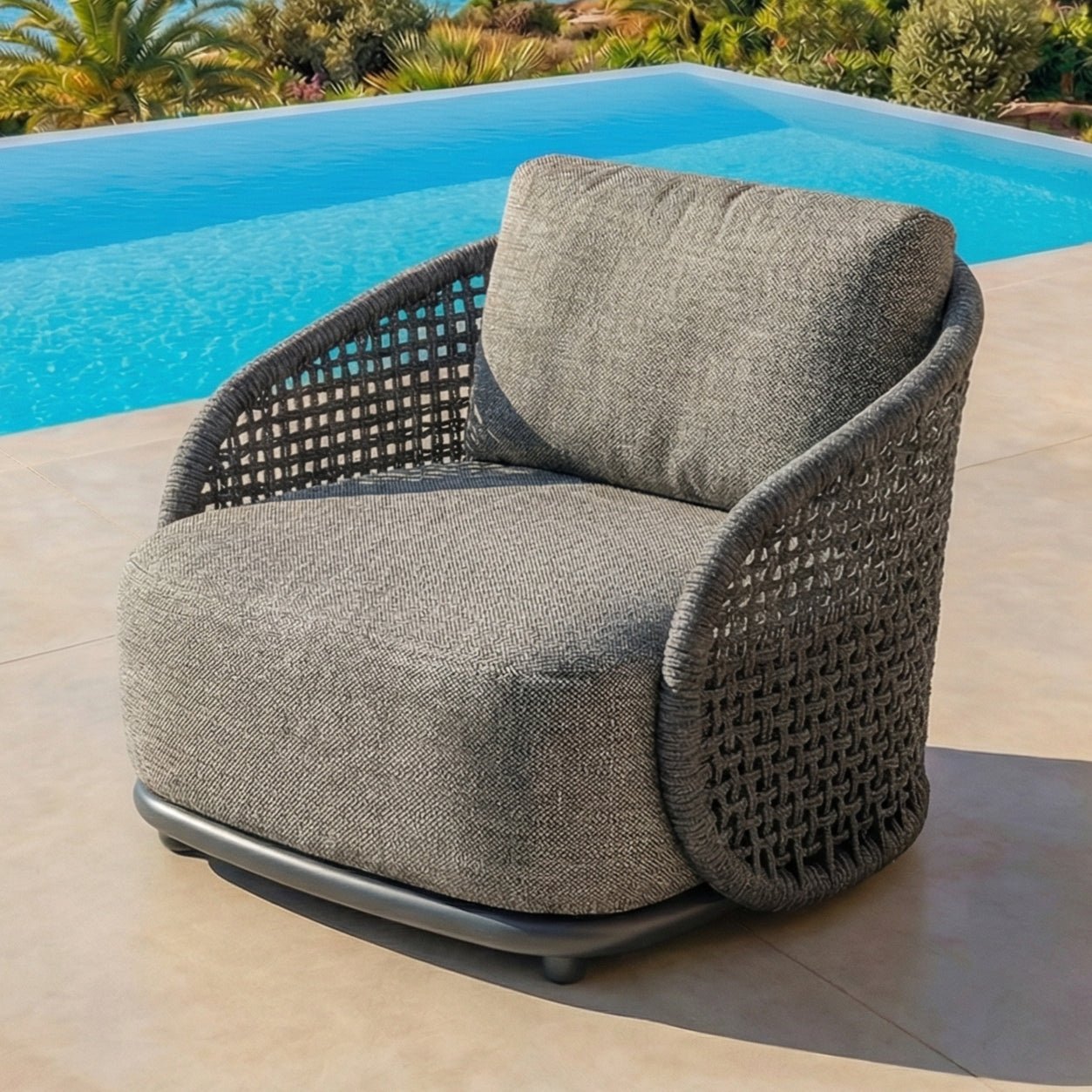Fauteuils de jardin Riviera anthracite de la marque Meublot, salon de jardin 7 places, ensemble extérieur élégant et confortable.
