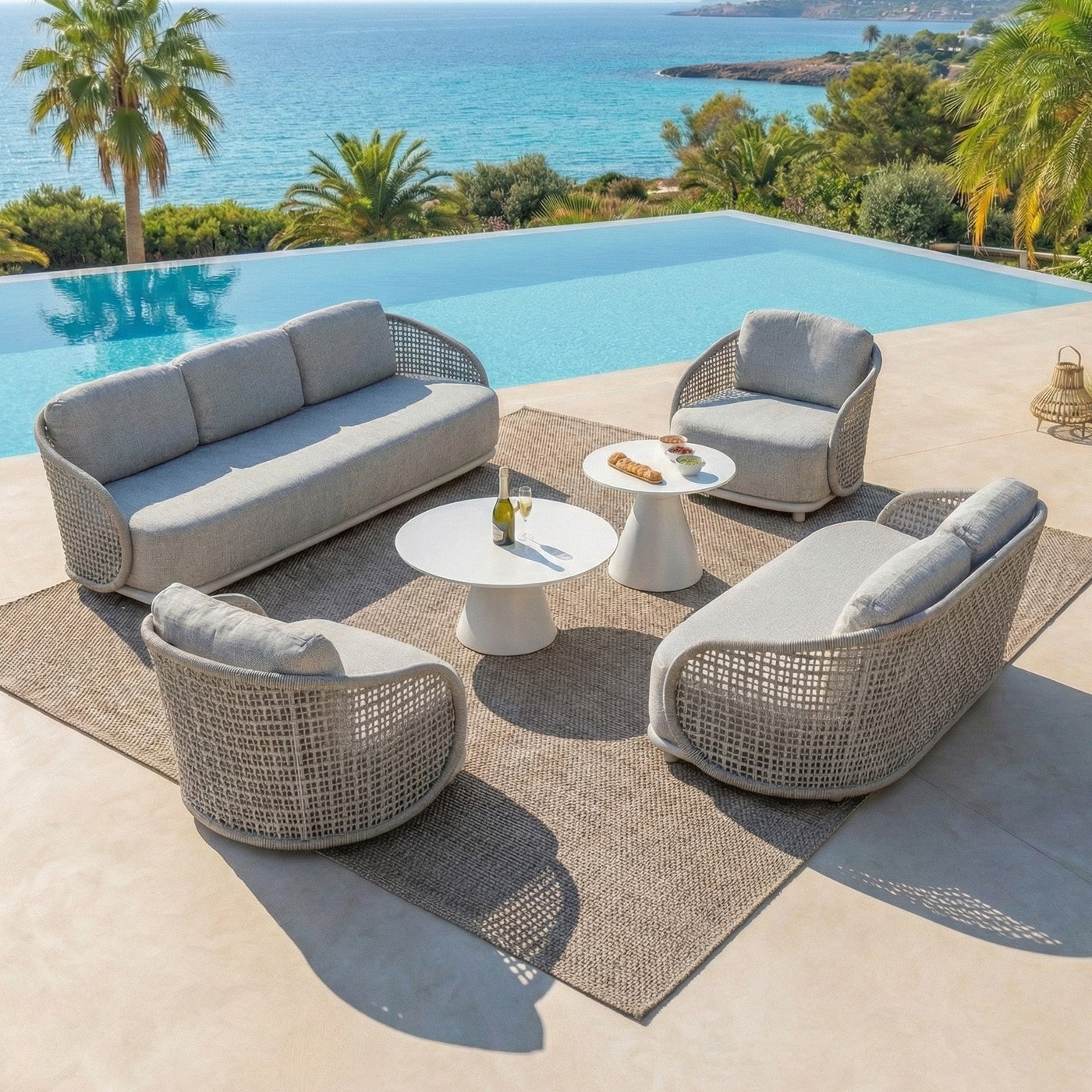 Salon de jardin Riviera 7 places de Meublot avec table et chaises en blanc, mobilier extérieur élégant et confortable.