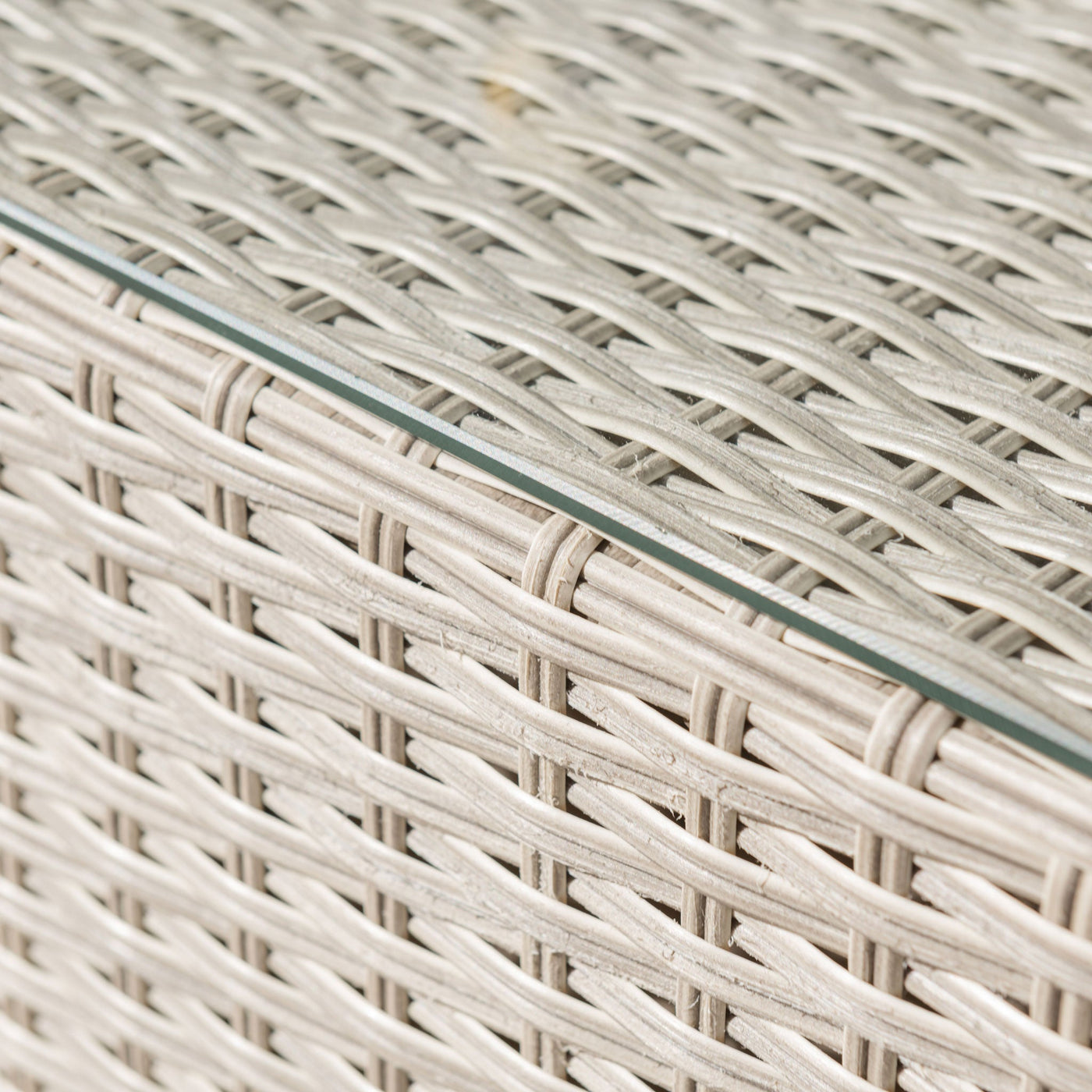 Table basse de jardin carrée Meublot Palma en gris, vue de détail montrant la surface en bois et la finition élégante.