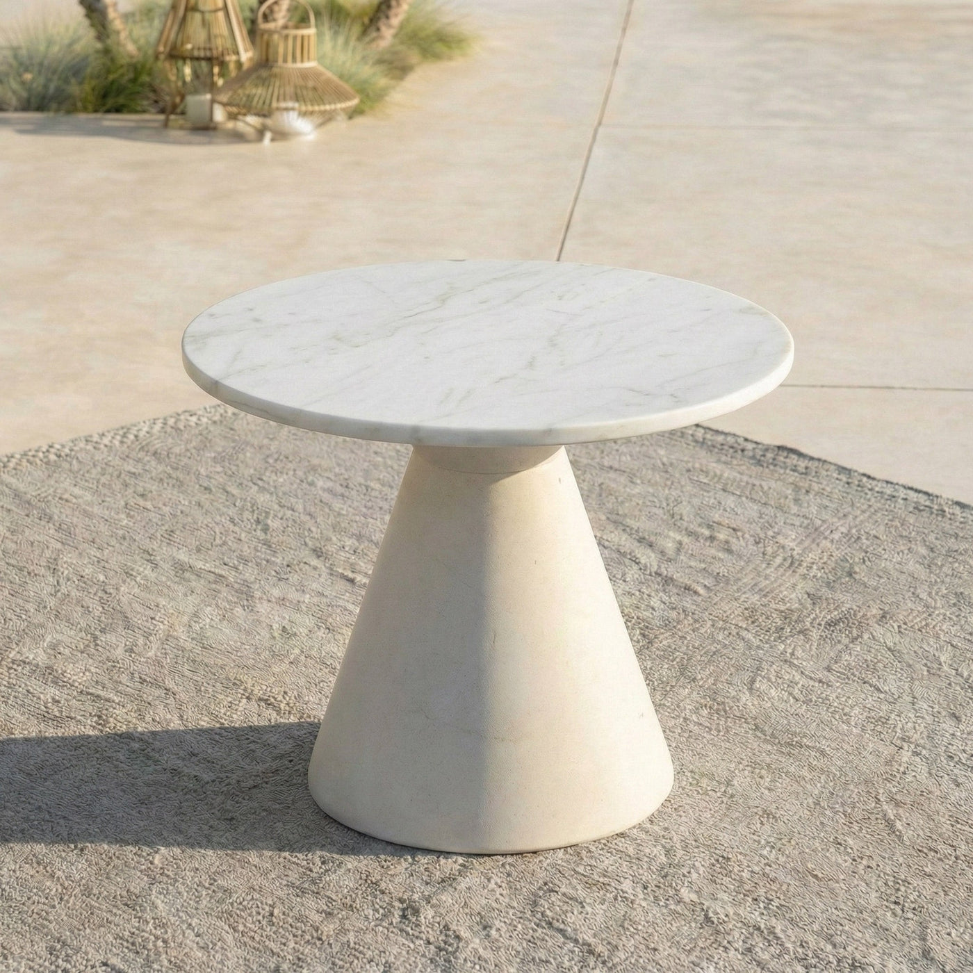 Table basse ronde de jardin en aluminium et céramique Riviera, diamètre 60cm, avec surface élégante et moderne.