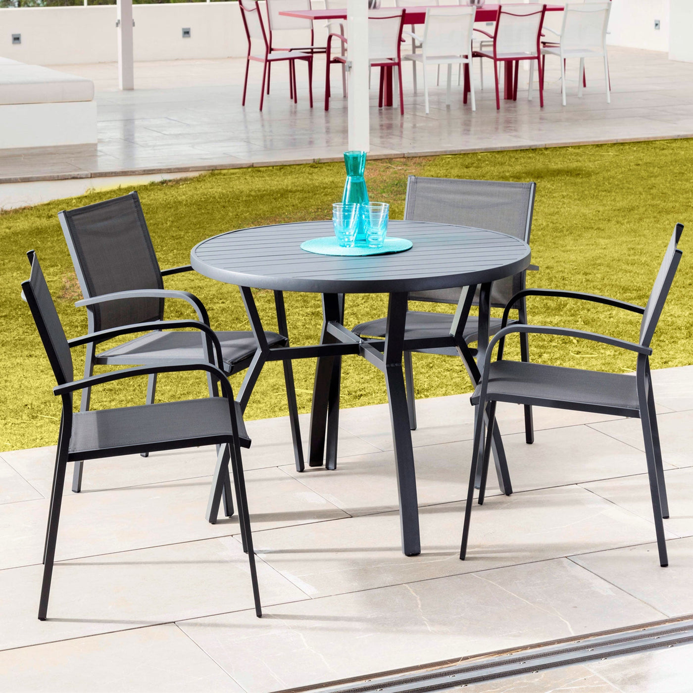 Table de jardin ronde Murano gris en aluminium pour 5 personnes, design moderne et résistante, idéale pour l'extérieur.
