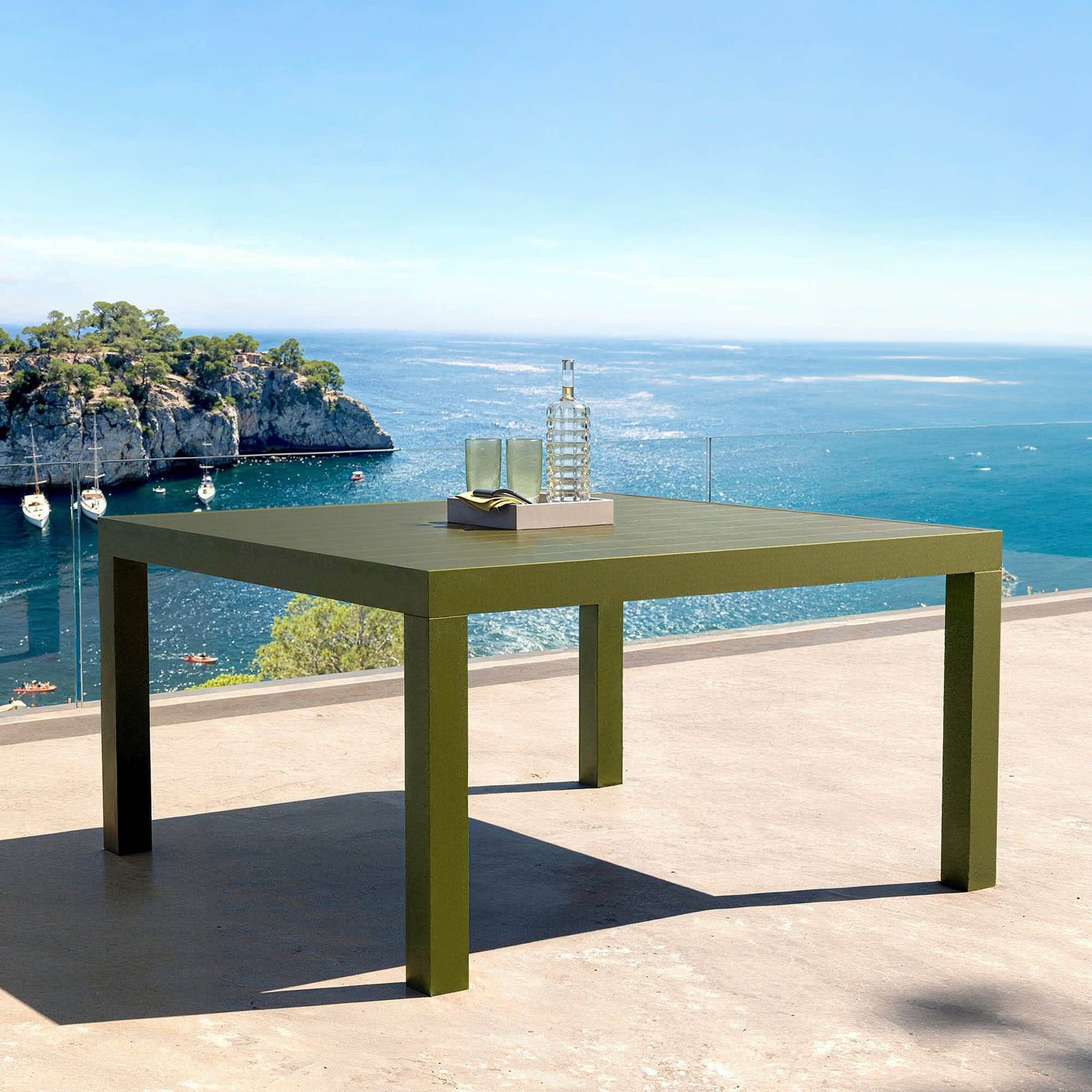 Table de jardin Murano 136x136 cm en aluminium vert, table pour 8 personnes, design moderne et résistante.