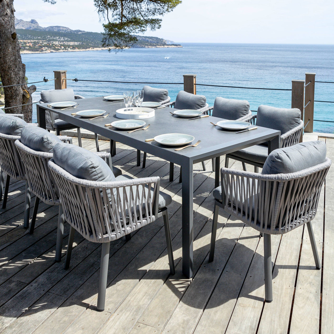 Table de jardin extensible Meublot Amalfi en aluminium gris anthracite, avec 10 places et surface de 180/240x96cm.
