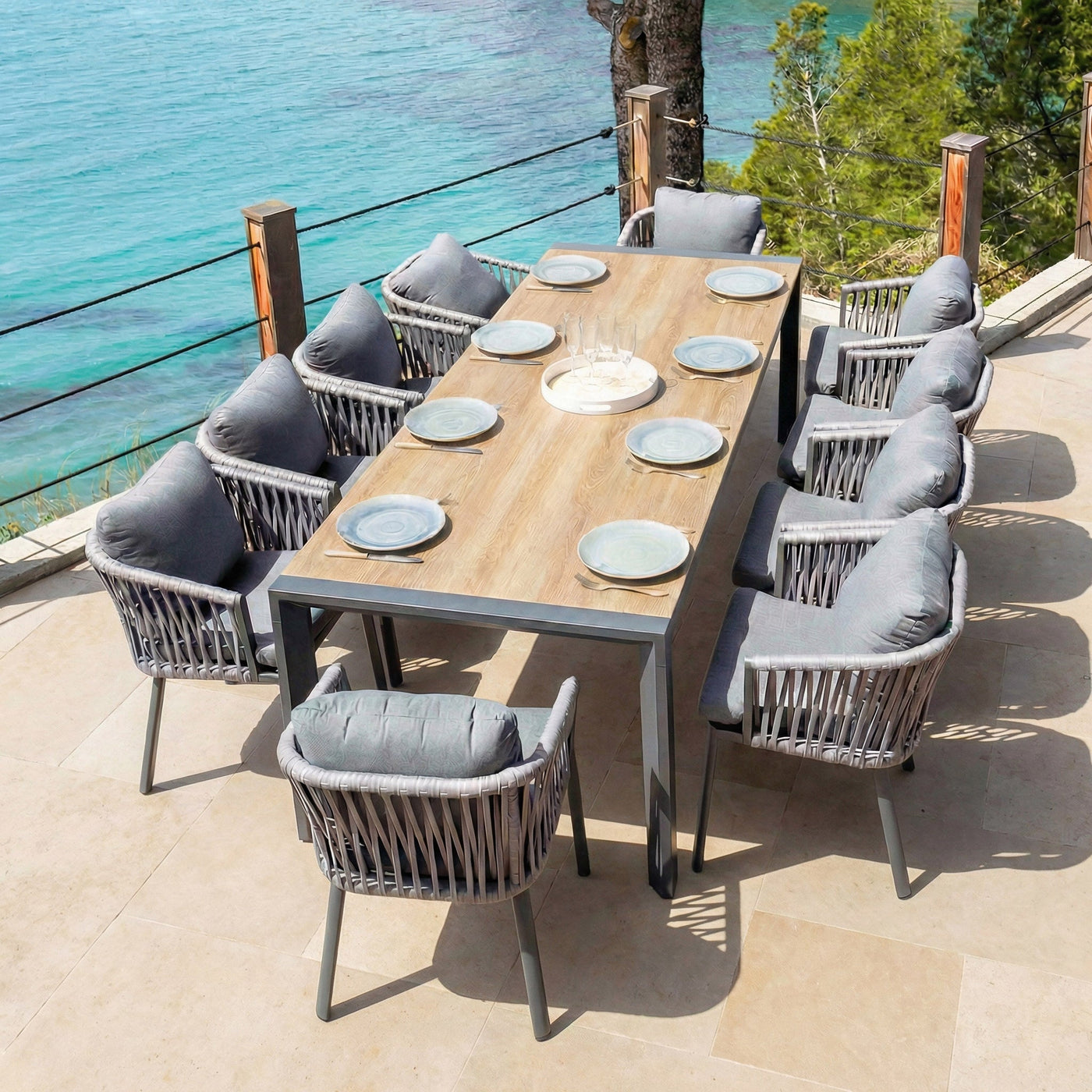 Table de jardin extensible en aluminium Amalfi pour 10 places, dimensions 180/240x96cm, par Meublot.