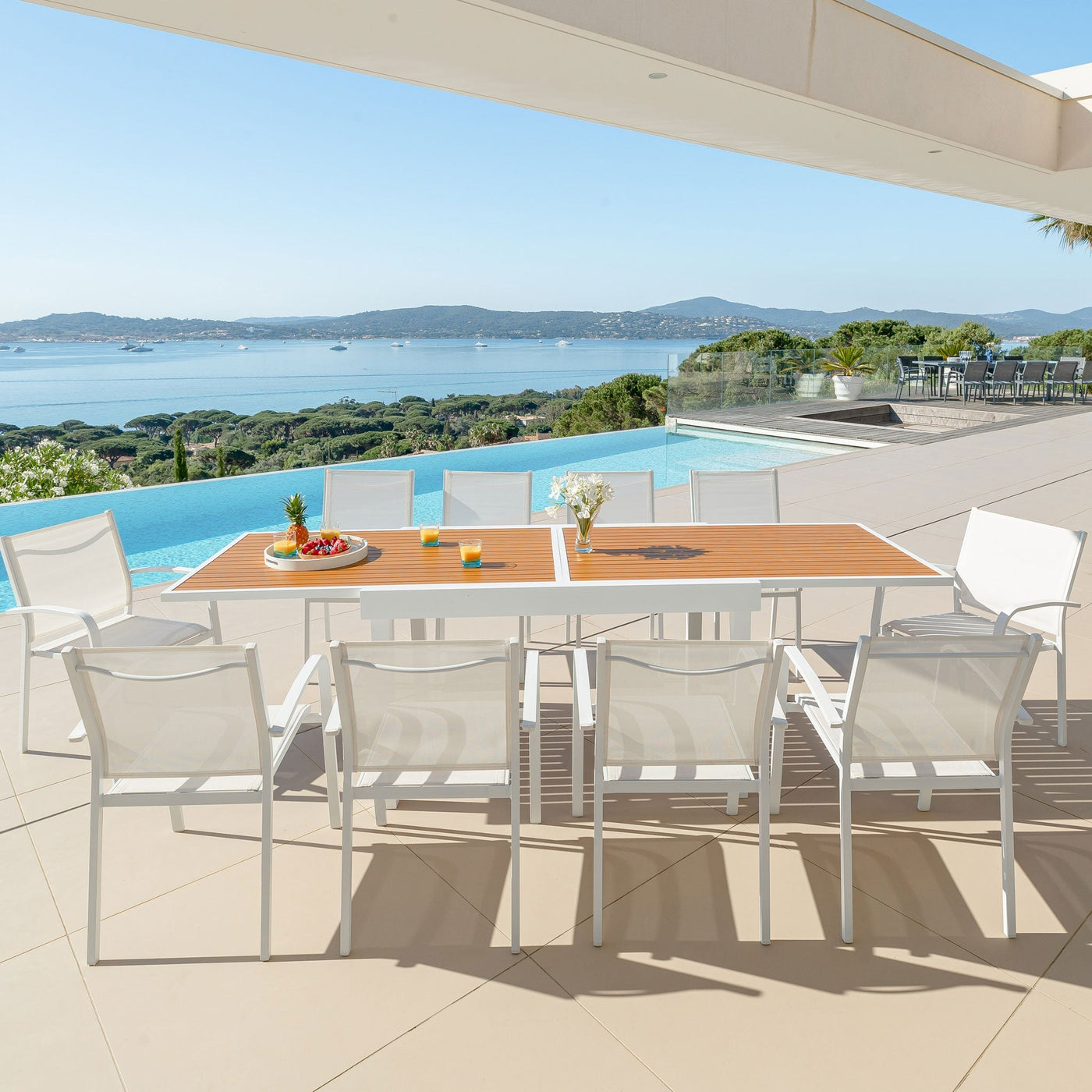 Table de jardin extensible Meublot Murano en aluminium effet bois, 10 places, blanche, 135/270 x 90 cm, design moderne