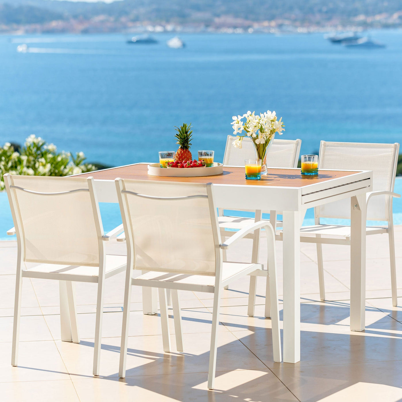 Table de jardin extensible Meublot Murano en aluminium effet bois, table blanche pour 10 personnes, 135/270 x 90 cm