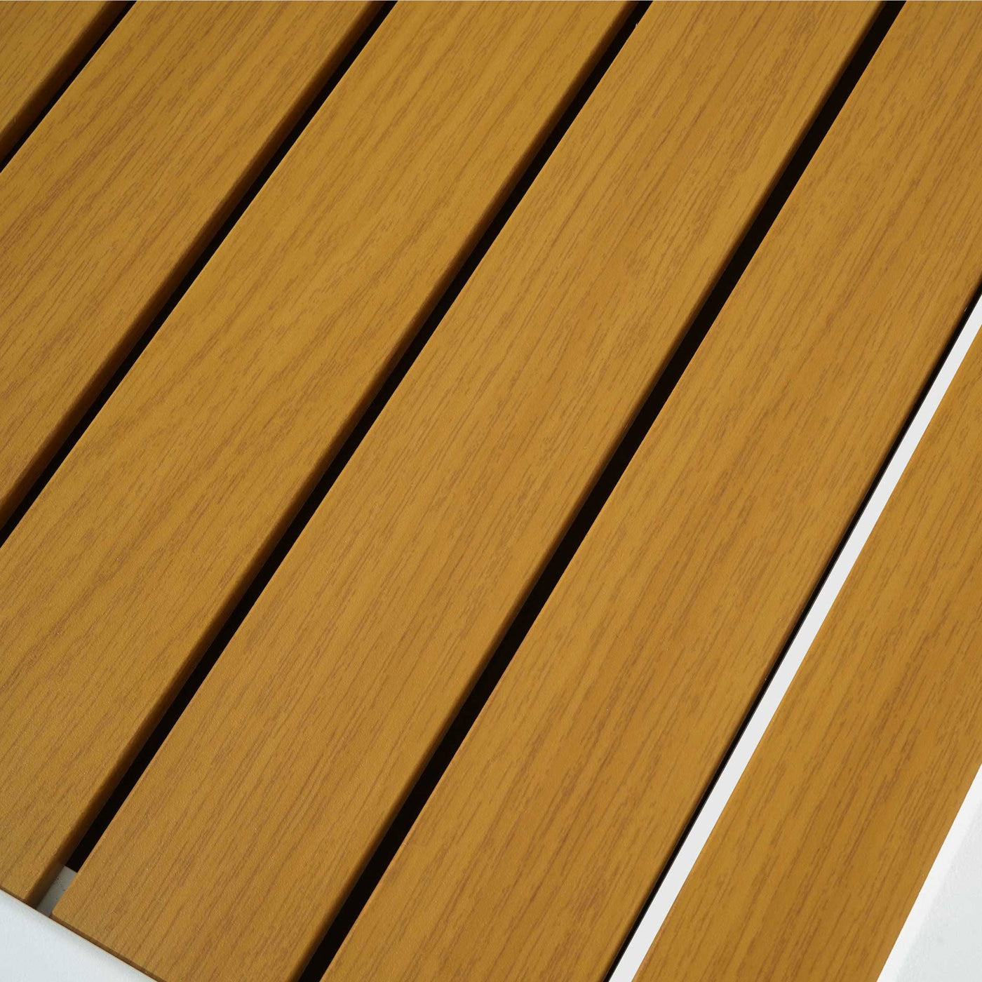 Table de jardin extensible Meublot en aluminium effet bois Murano, table blanche avec extension pour 12 places, détail du plateau