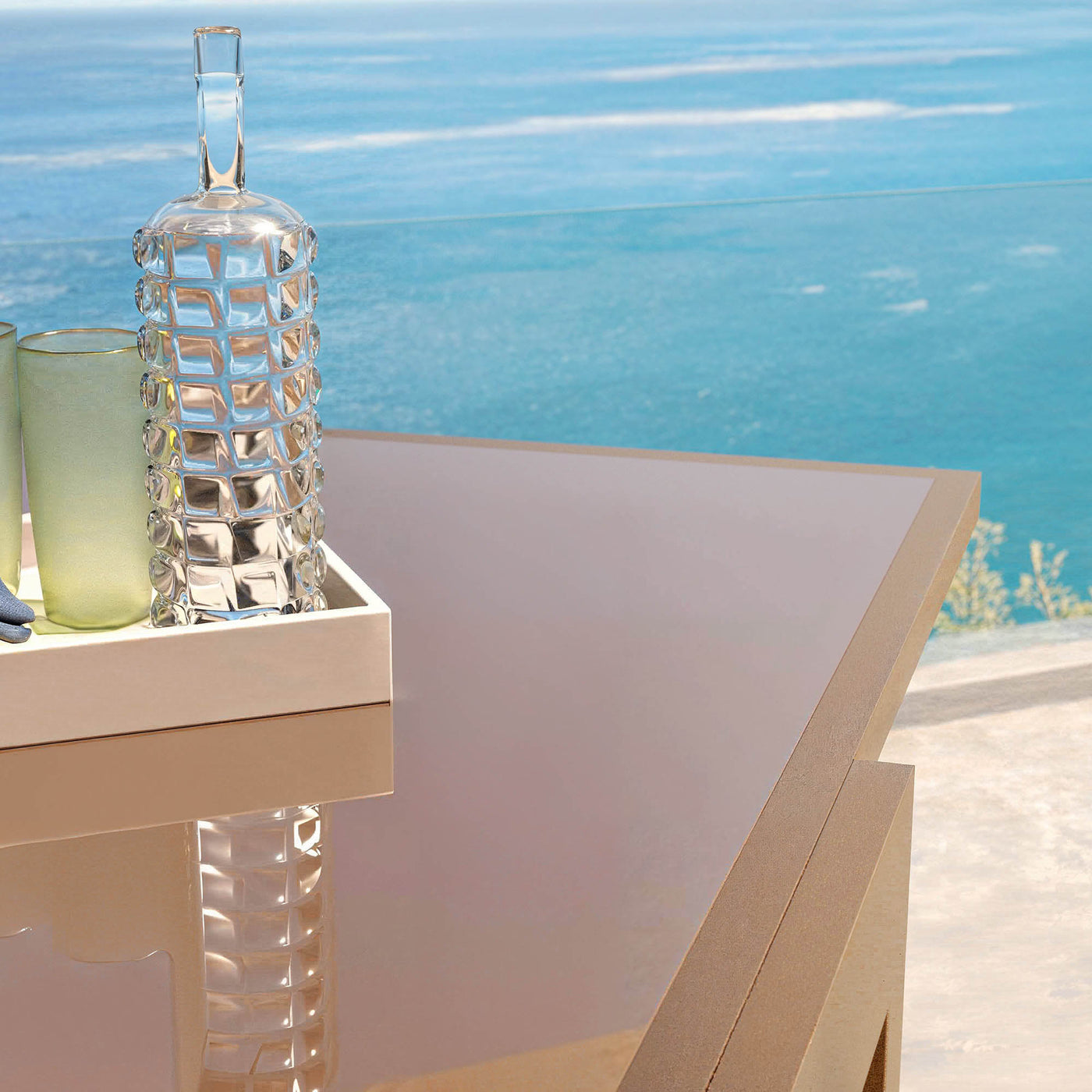 Table de jardin extensible pour 12 personnes en verre Murano bronze, grande table extérieure en style moderne.