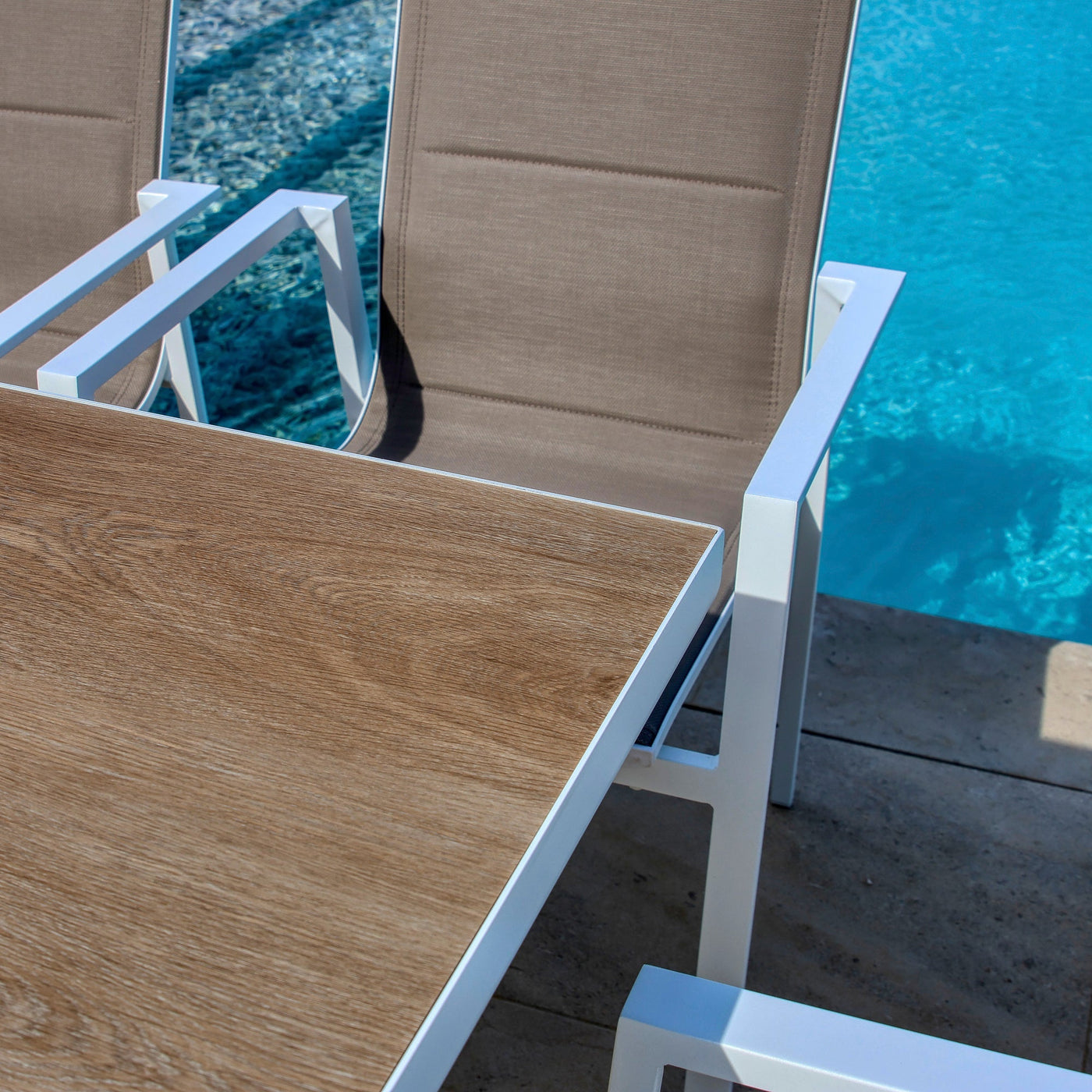 Table de jardin extensible automatique Meublot en aluminium Amalfi, capacité 10 places, surface 200/260x96 cm.