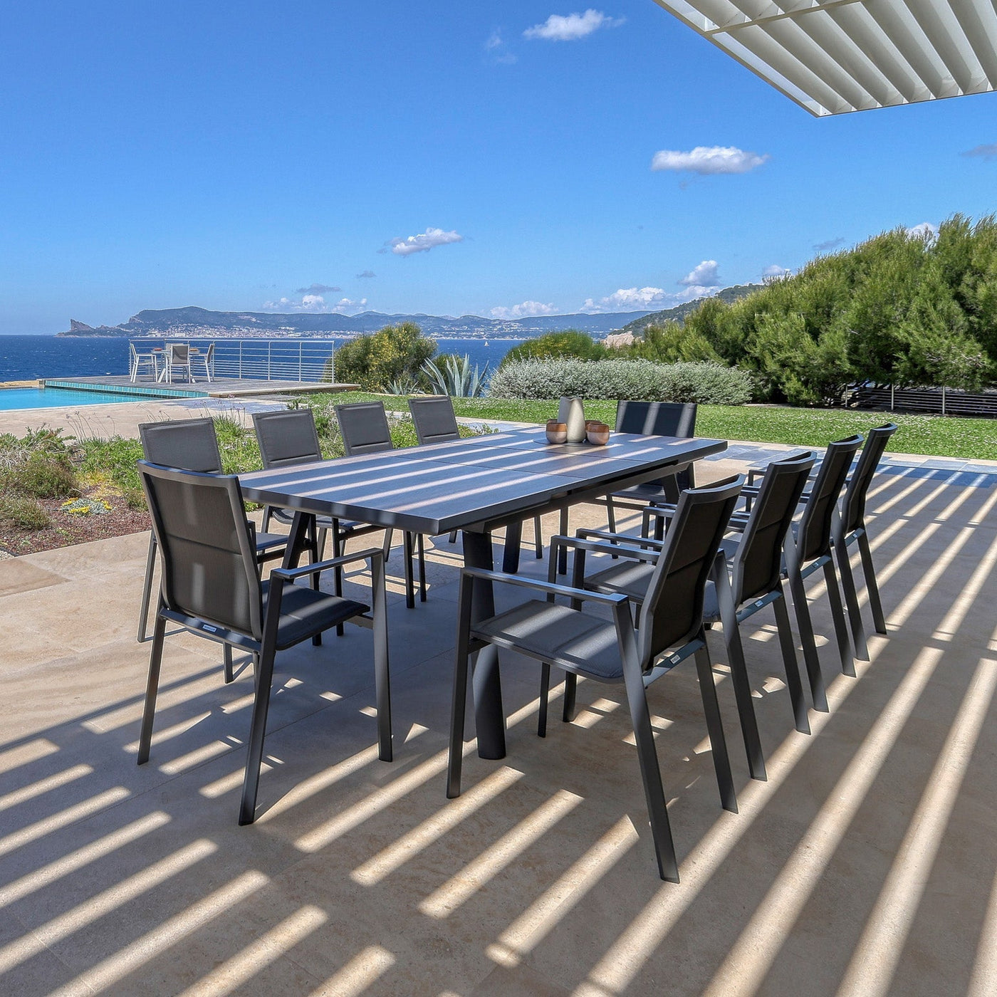 Table de jardin extensible automatique Meublot en aluminium pour 10 places, modèle Amalfi, avec surface de 200/260x96 cm.