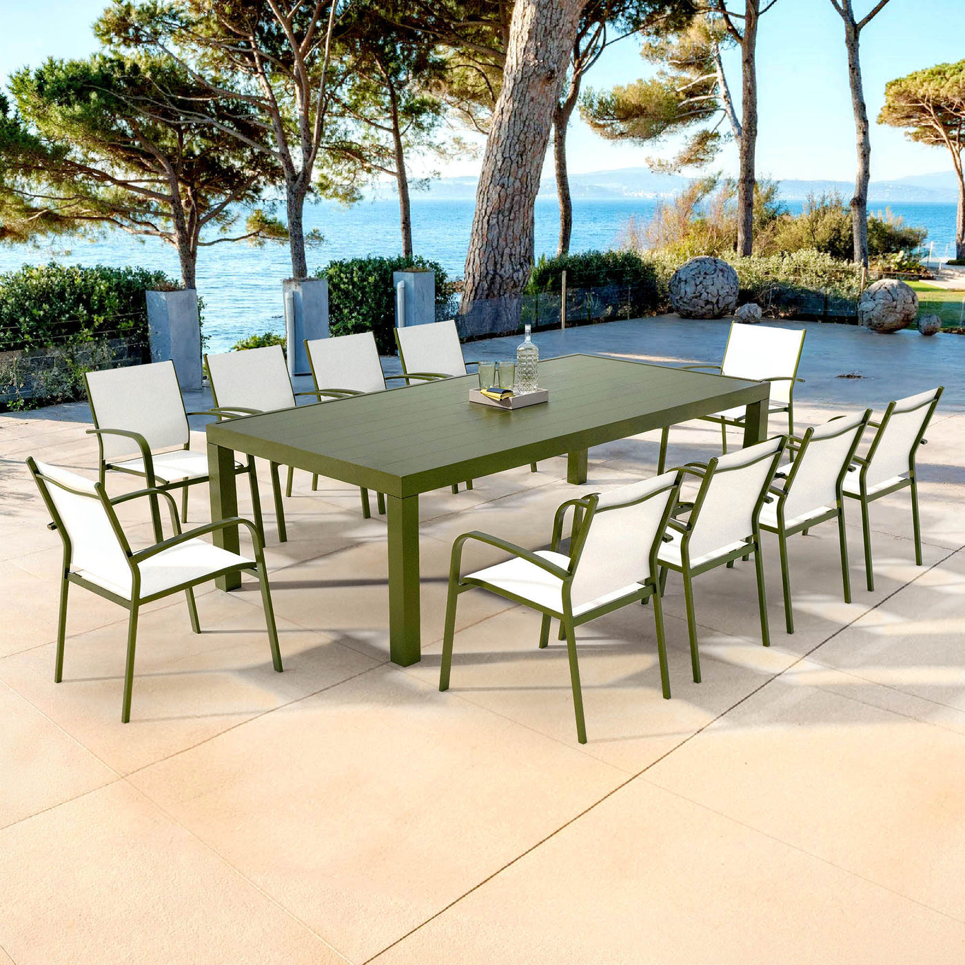 Table de jardin fixe rectangulaire Murano 10 places de Meublot, surface en bois avec pieds en métal, dimensions 240x120 cm.